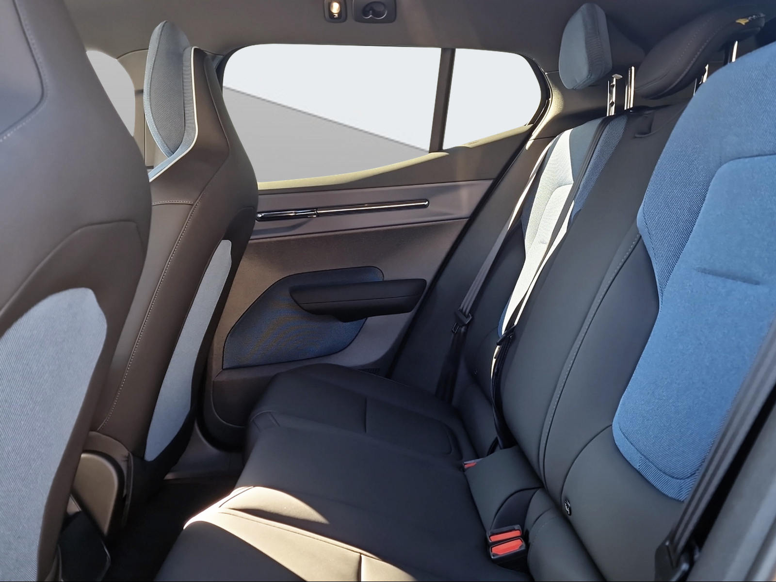 VOLVO EX30 E60 Plus-image-14