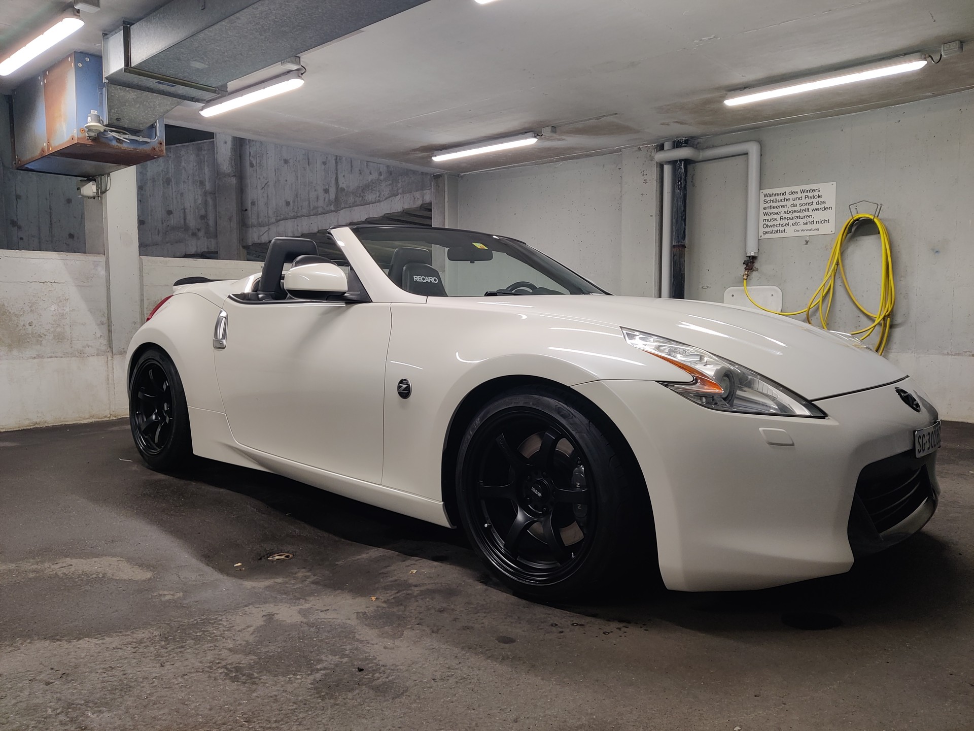NISSAN NISSAN 370Z Roadster - Recaro/Rays/Bilstein/Invidia-image-10