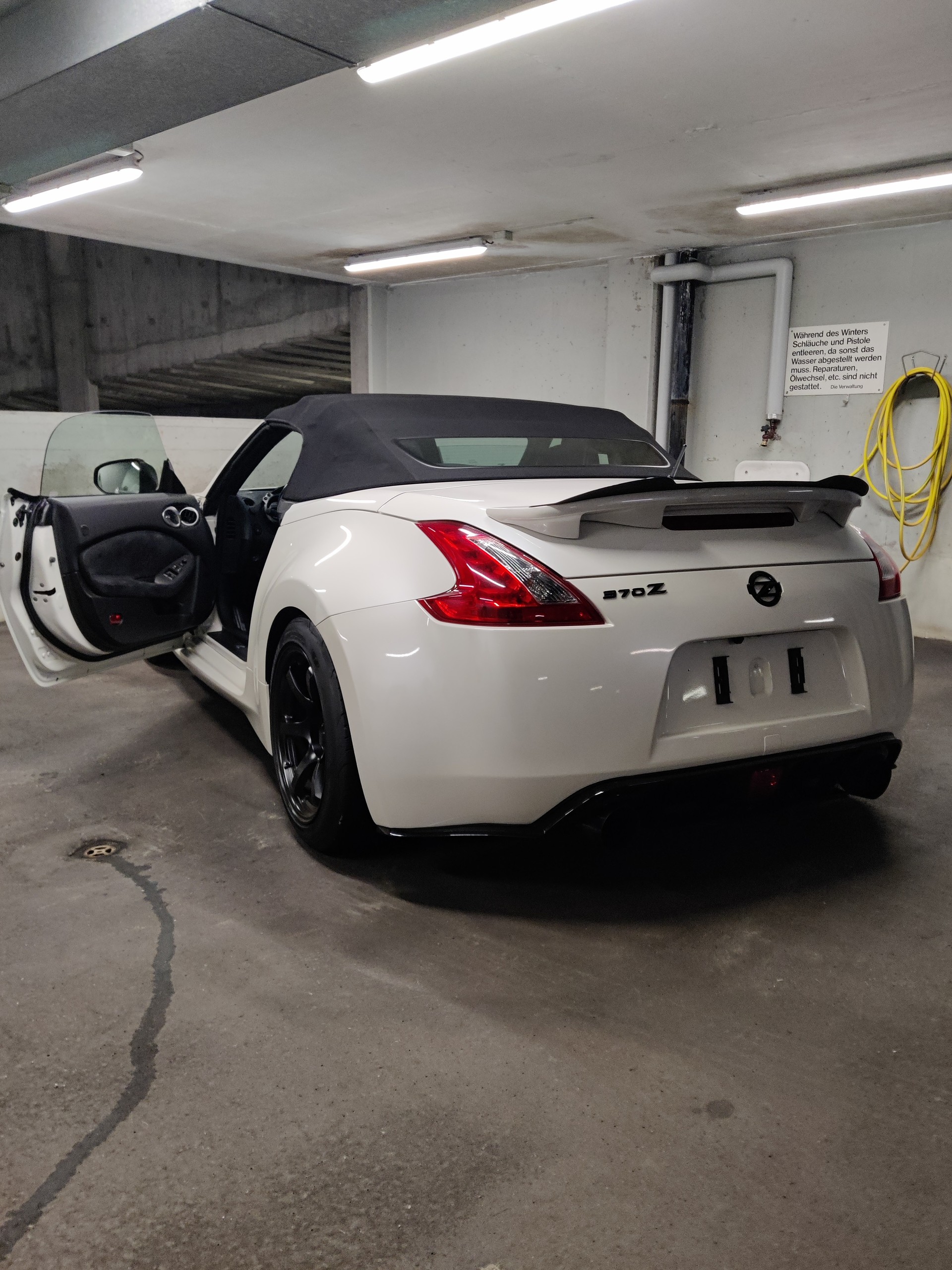 NISSAN NISSAN 370Z Roadster - Recaro/Rays/Bilstein/Invidia-image-14