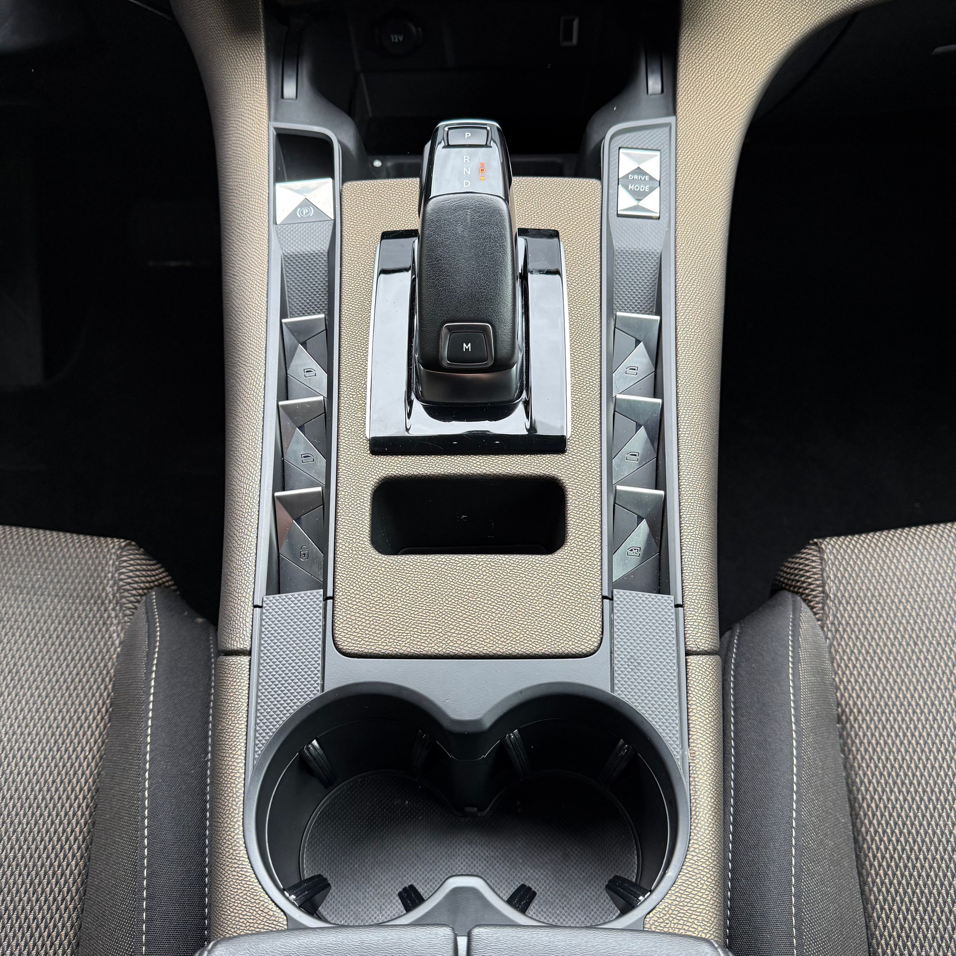 DS AUTOMOBILES DS 7 Crossback 1.6 PureTech Bastille+ EAT8 Swiss-image-12