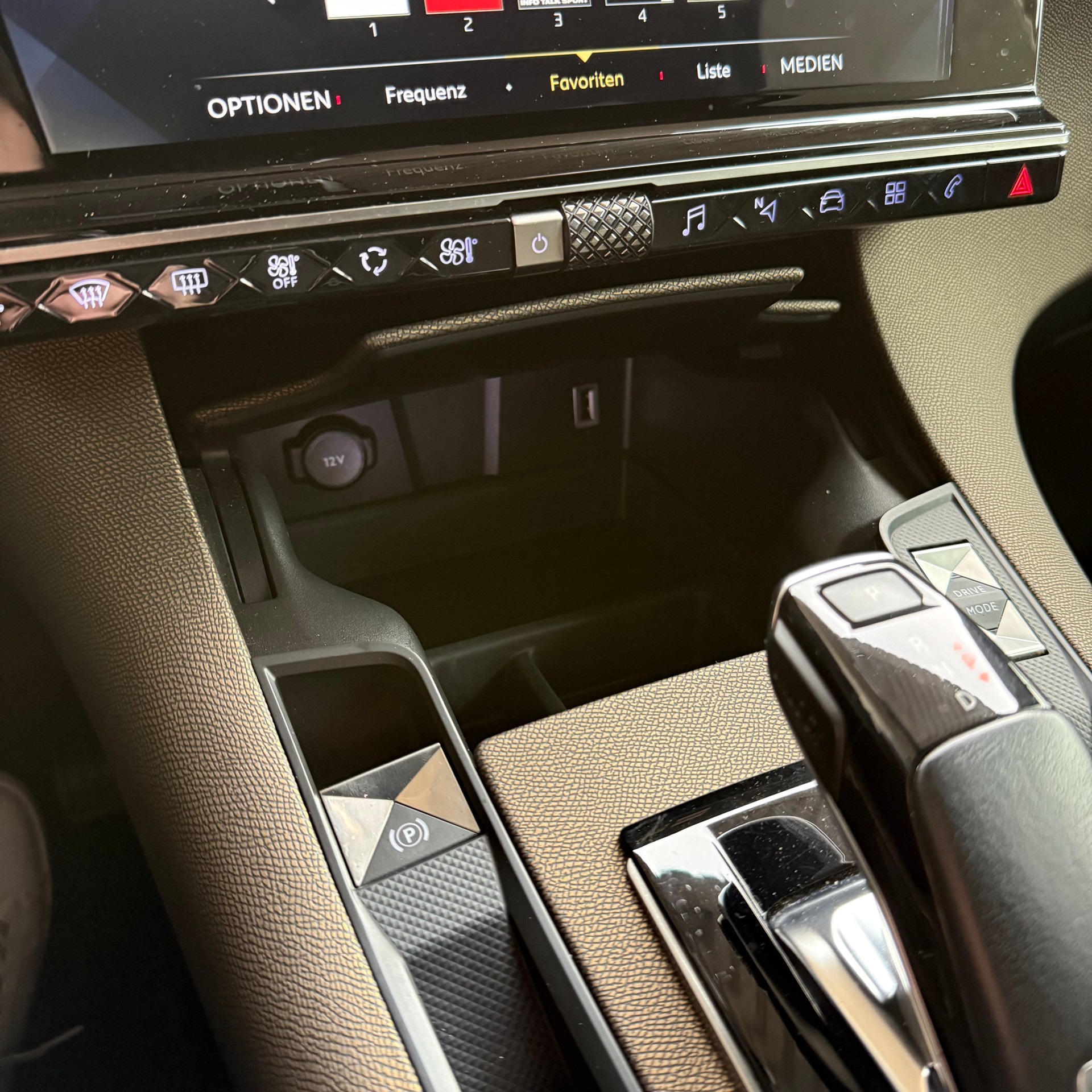 DS AUTOMOBILES DS 7 Crossback 1.6 PureTech Bastille+ EAT8 Swiss-image-25