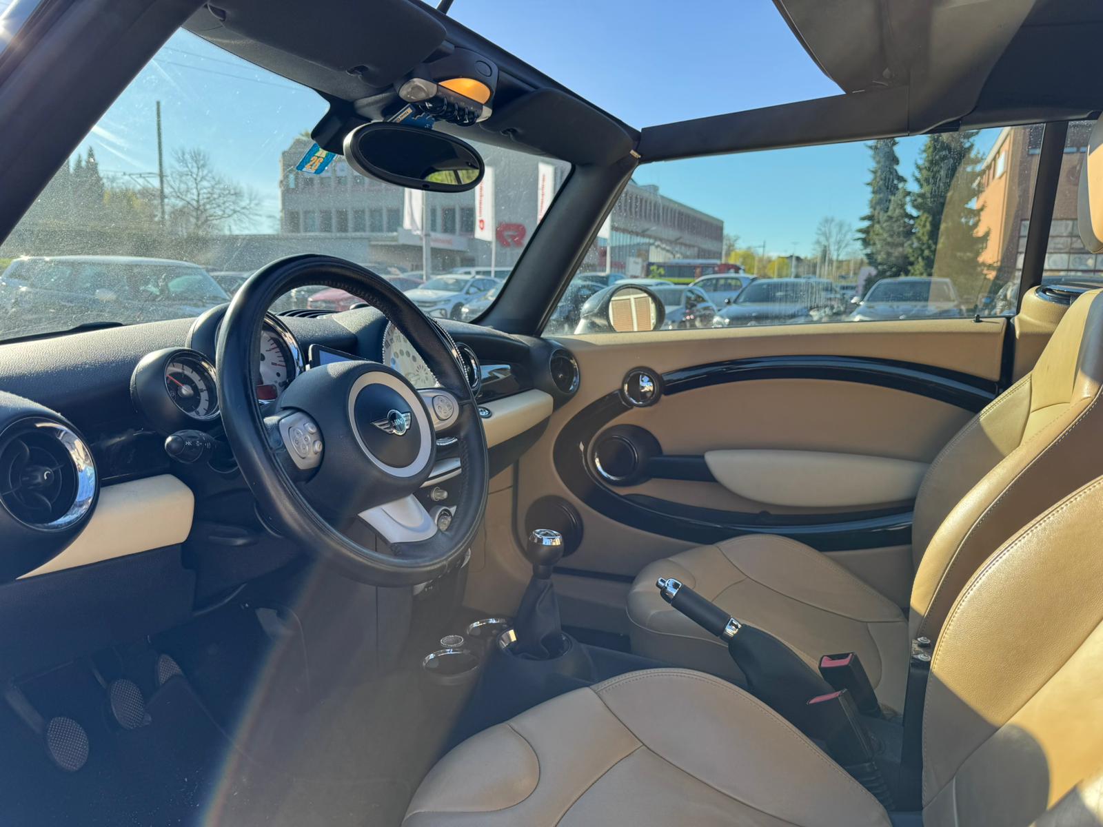 MINI Cooper Cabriolet-image-8