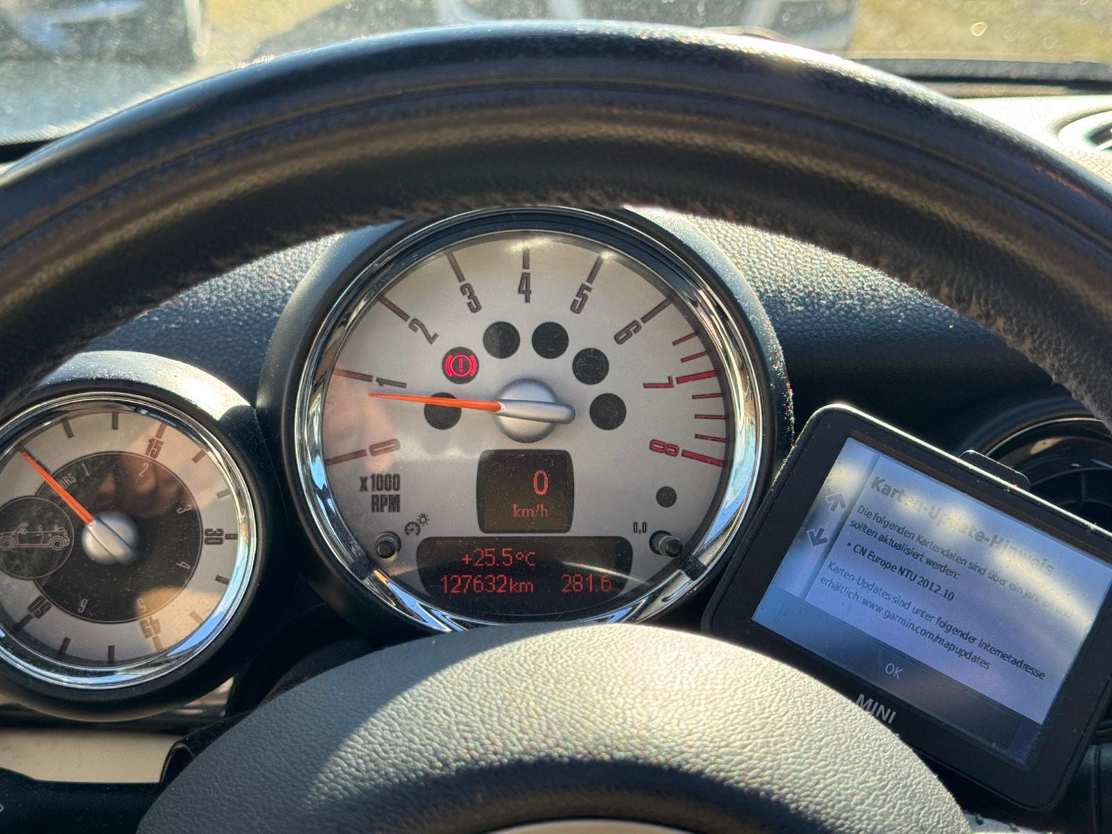 MINI Cooper Cabriolet-image-11