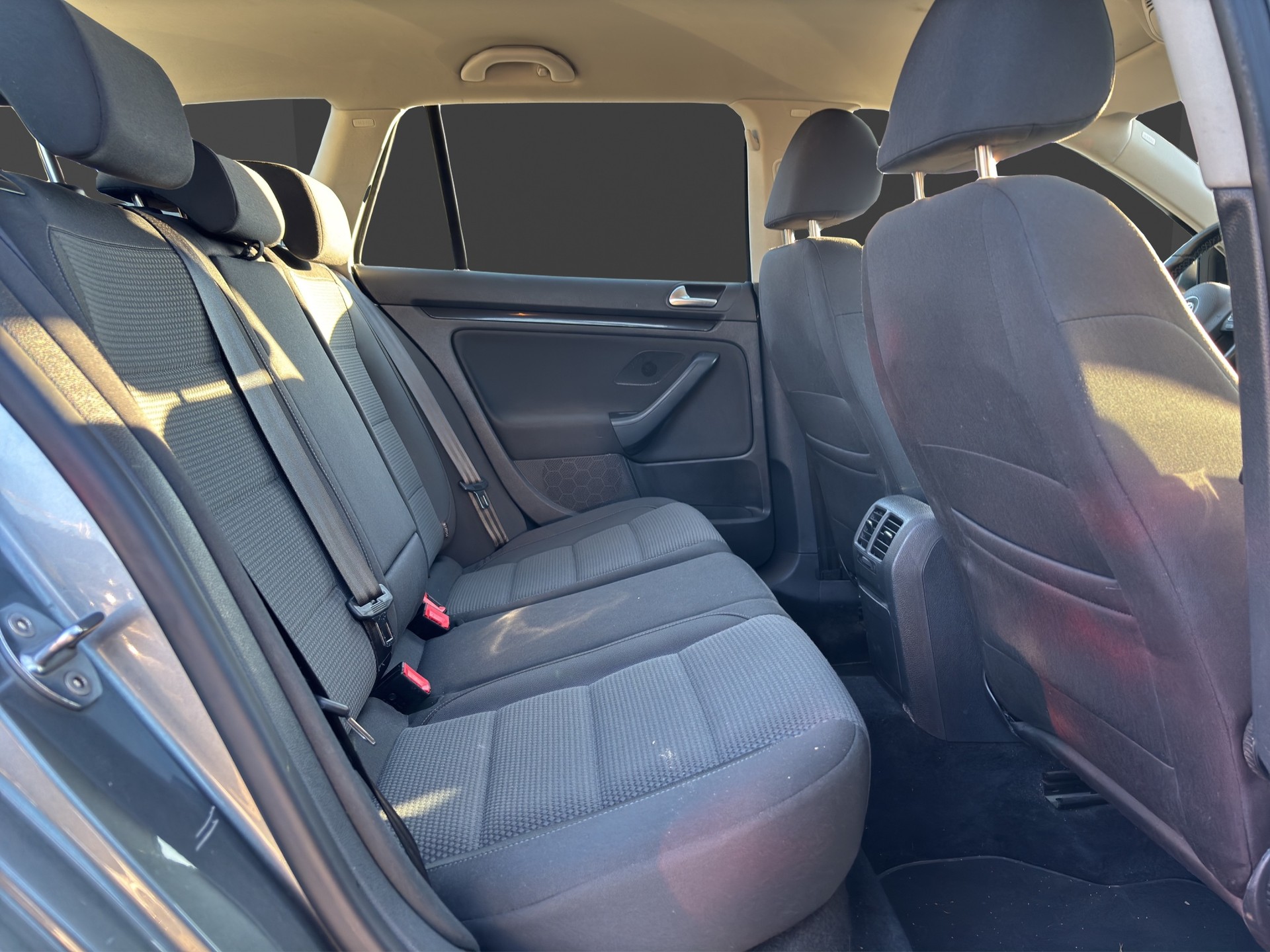 VW Golf Variant 1.6 TDI Comfortline 4Motion-image-15