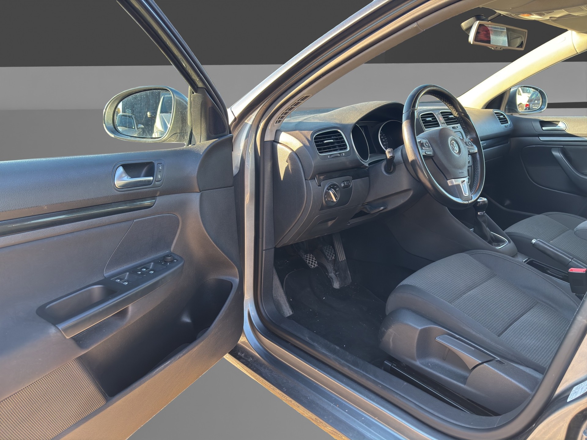 VW Golf Variant 1.6 TDI Comfortline 4Motion-image-7