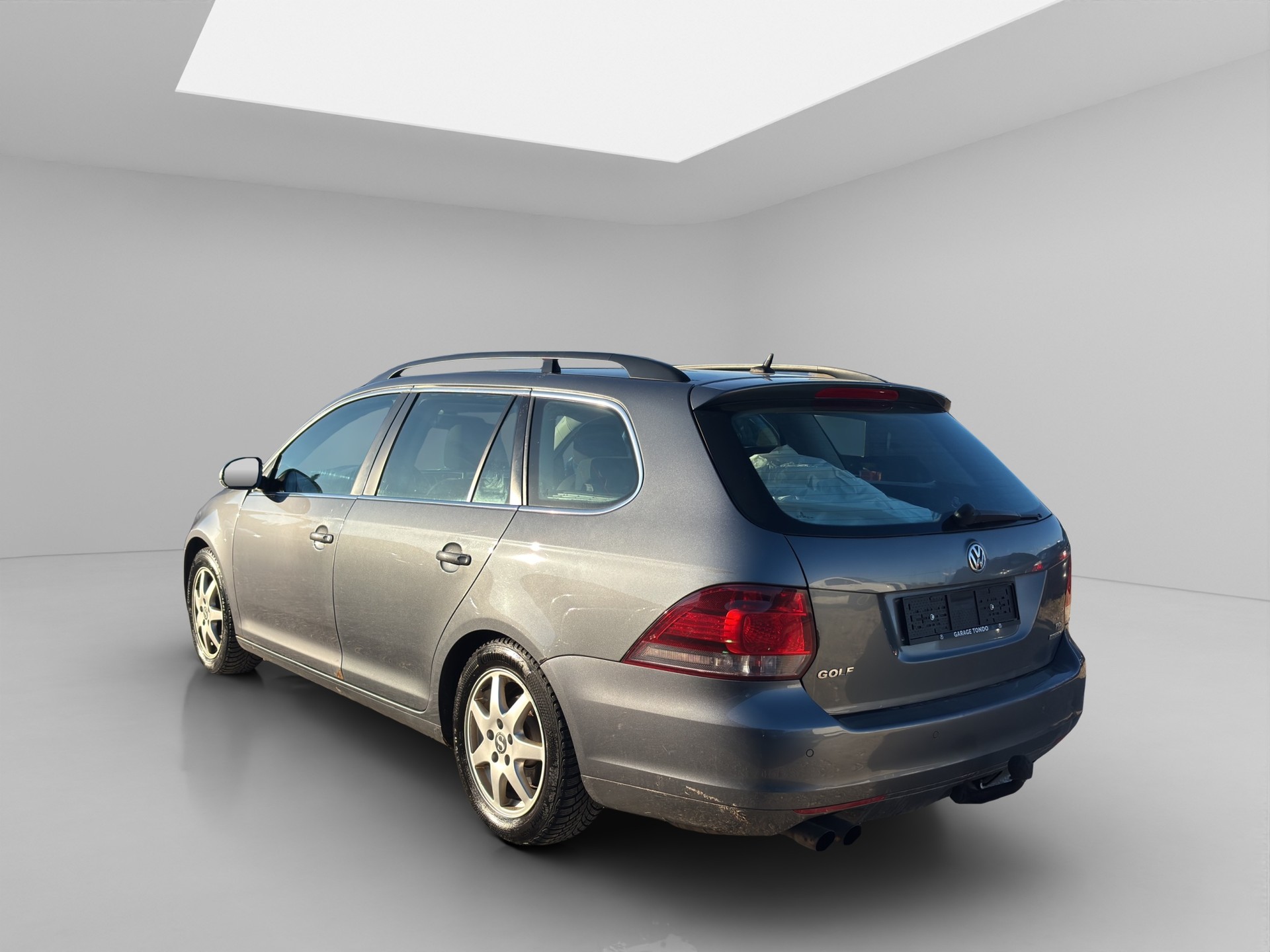 VW Golf Variant 1.6 TDI Comfortline 4Motion-image-2