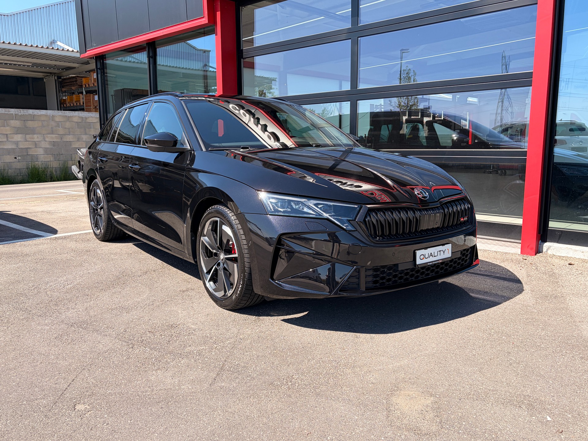 SKODA Octavia Combi 2.0 TSI DSG RS-image-1
