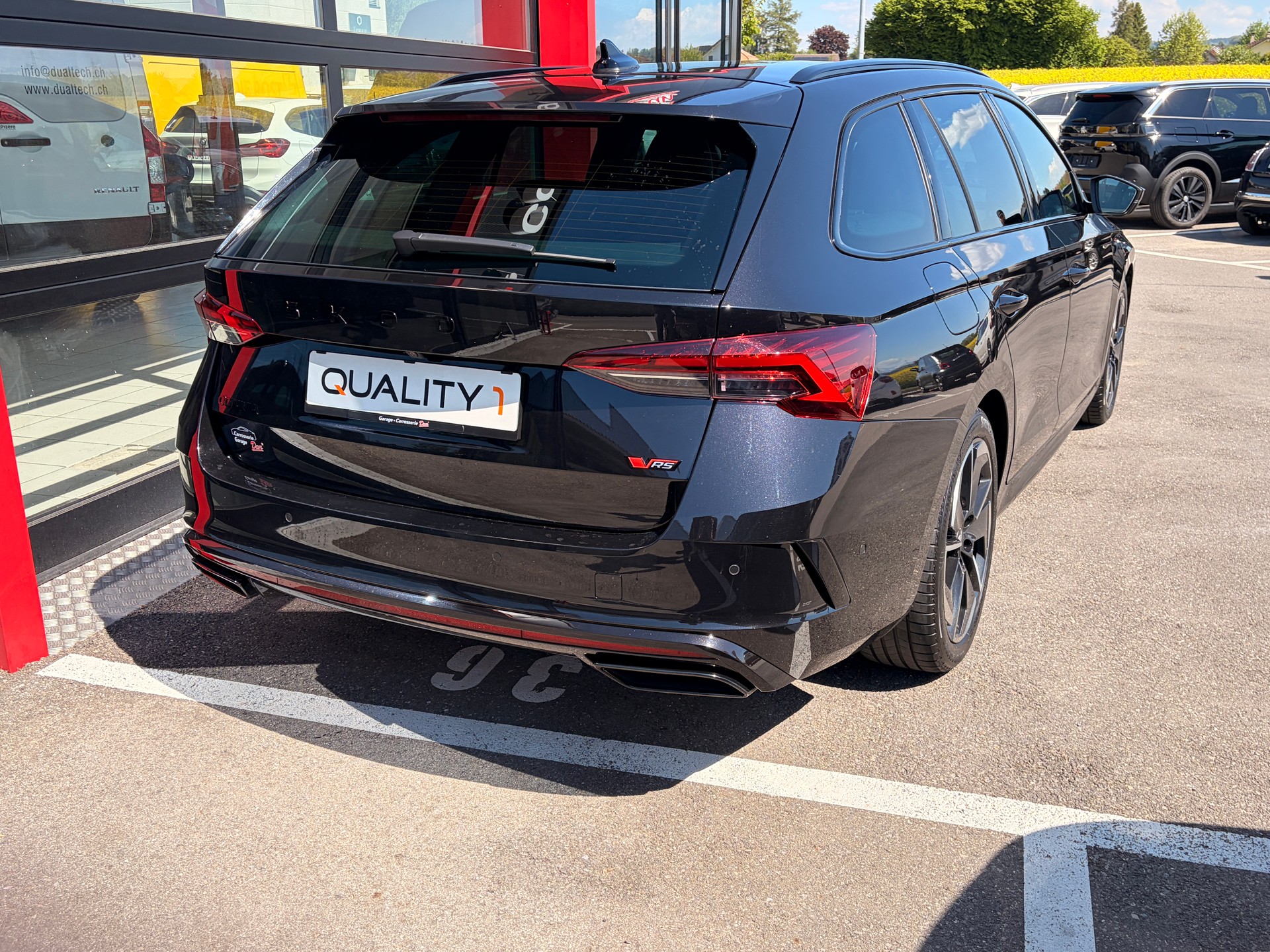SKODA Octavia Combi 2.0 TSI DSG RS-image-3
