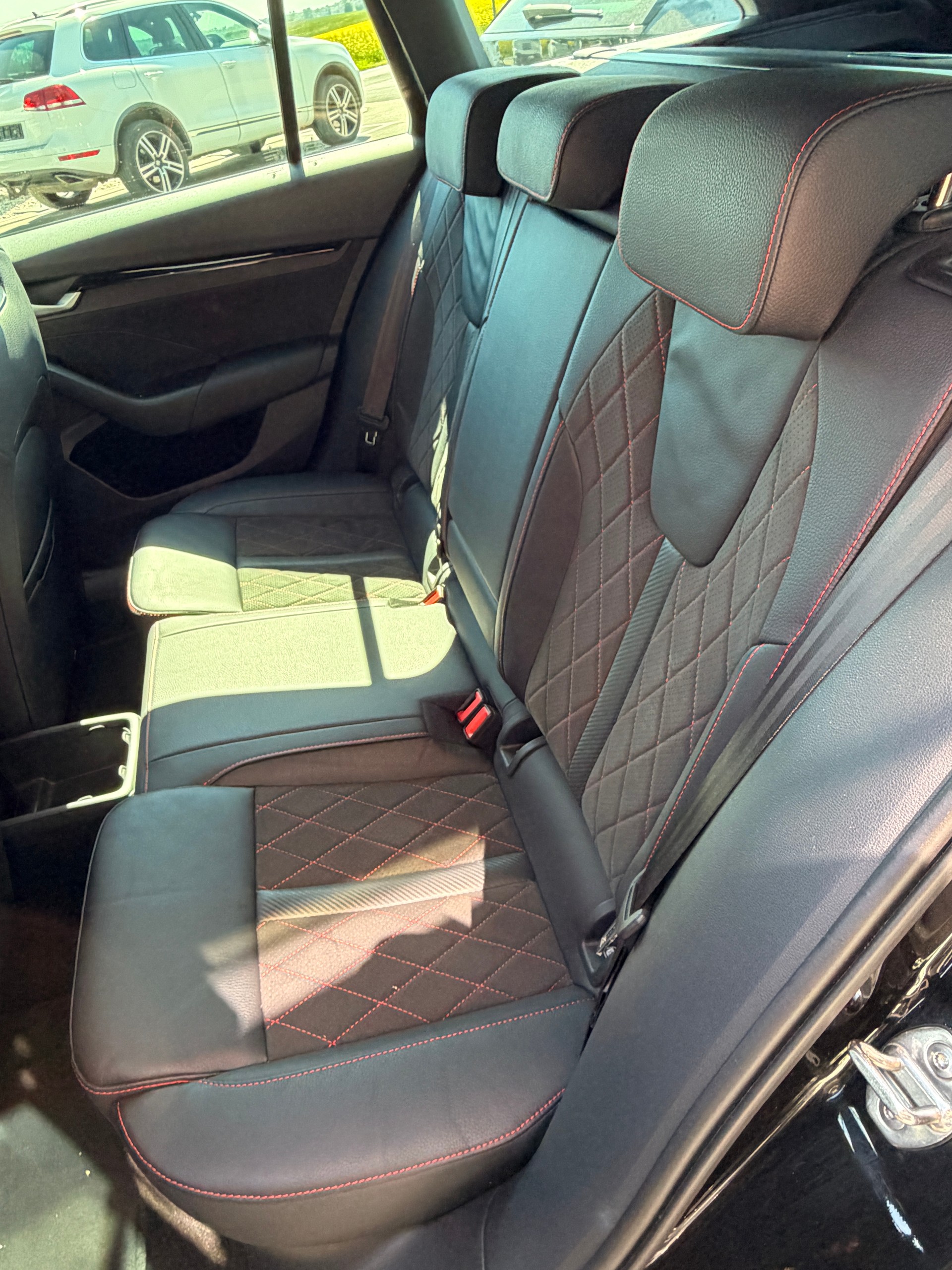SKODA Octavia Combi 2.0 TSI DSG RS-image-8