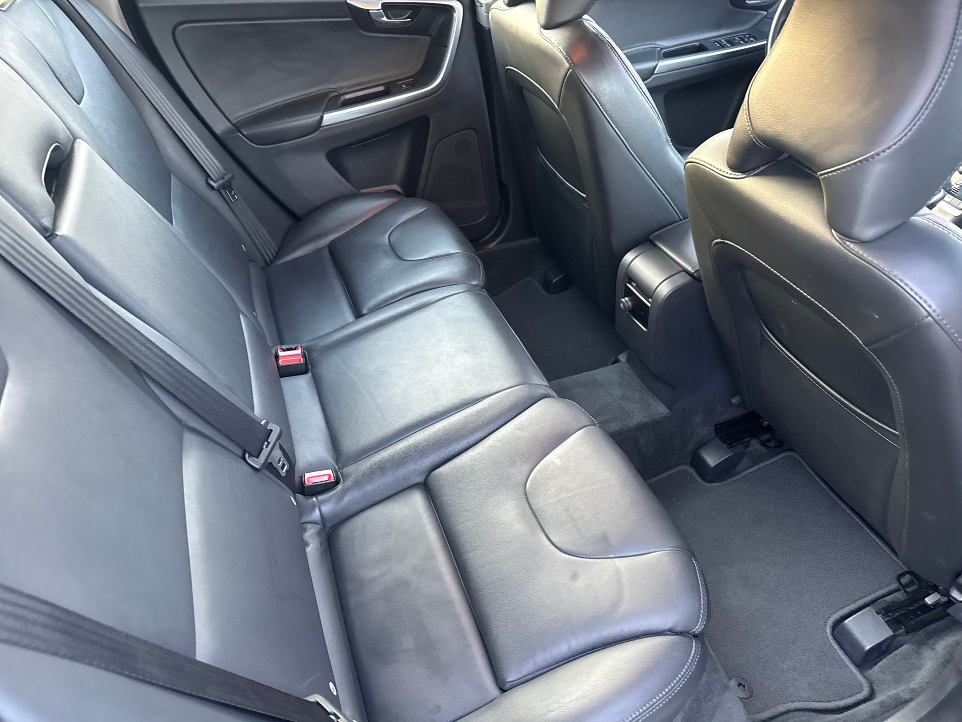 VOLVO XC60 D4 AWD OceanRace Geartronic-image-8