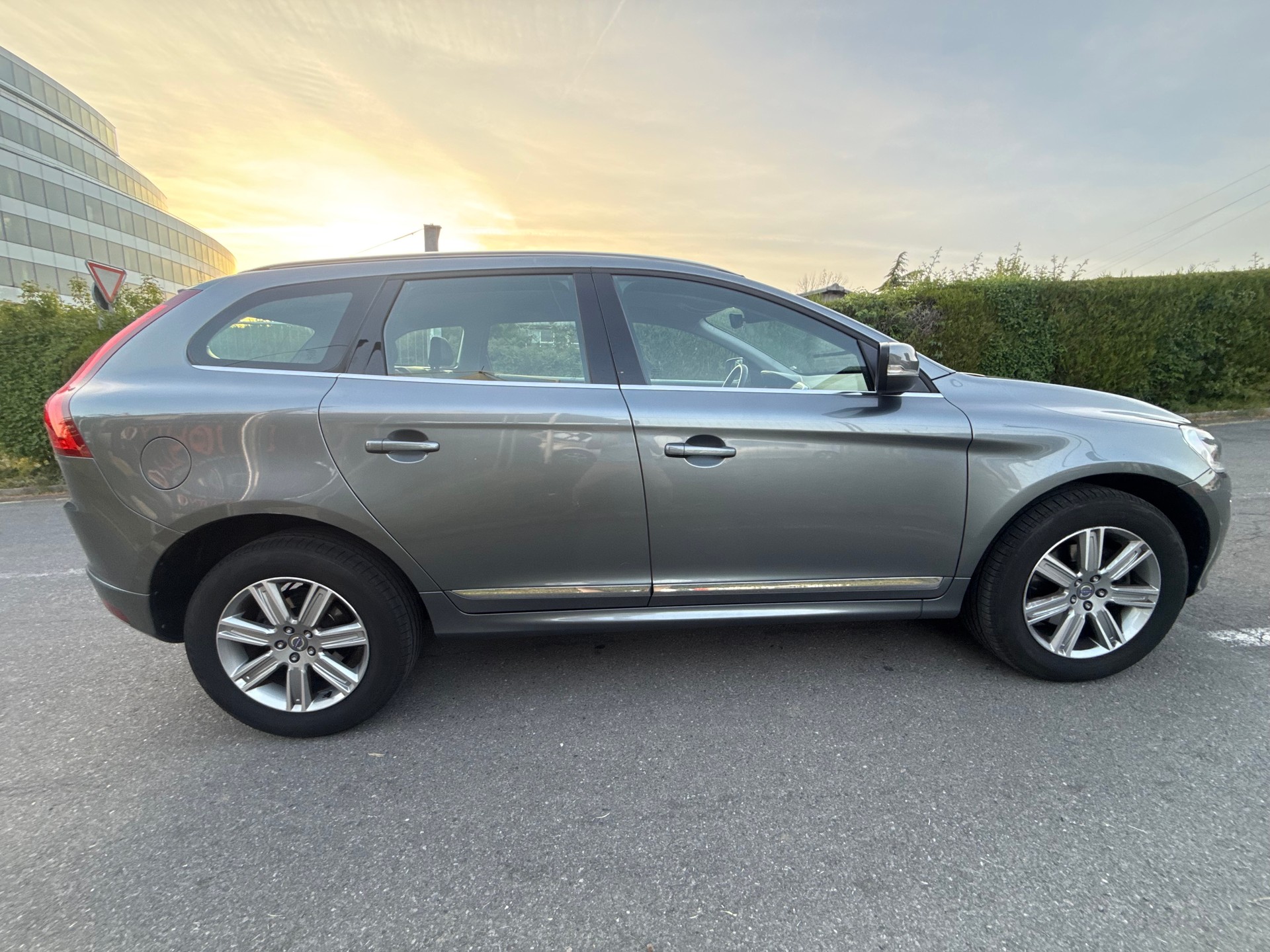 VOLVO XC60 D4 AWD OceanRace Geartronic-image-7