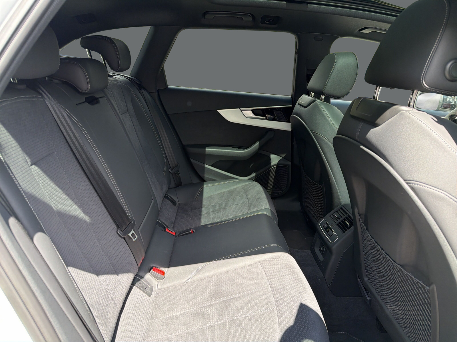 AUDI A4 AV 40TDI S-line Att qu-image-18