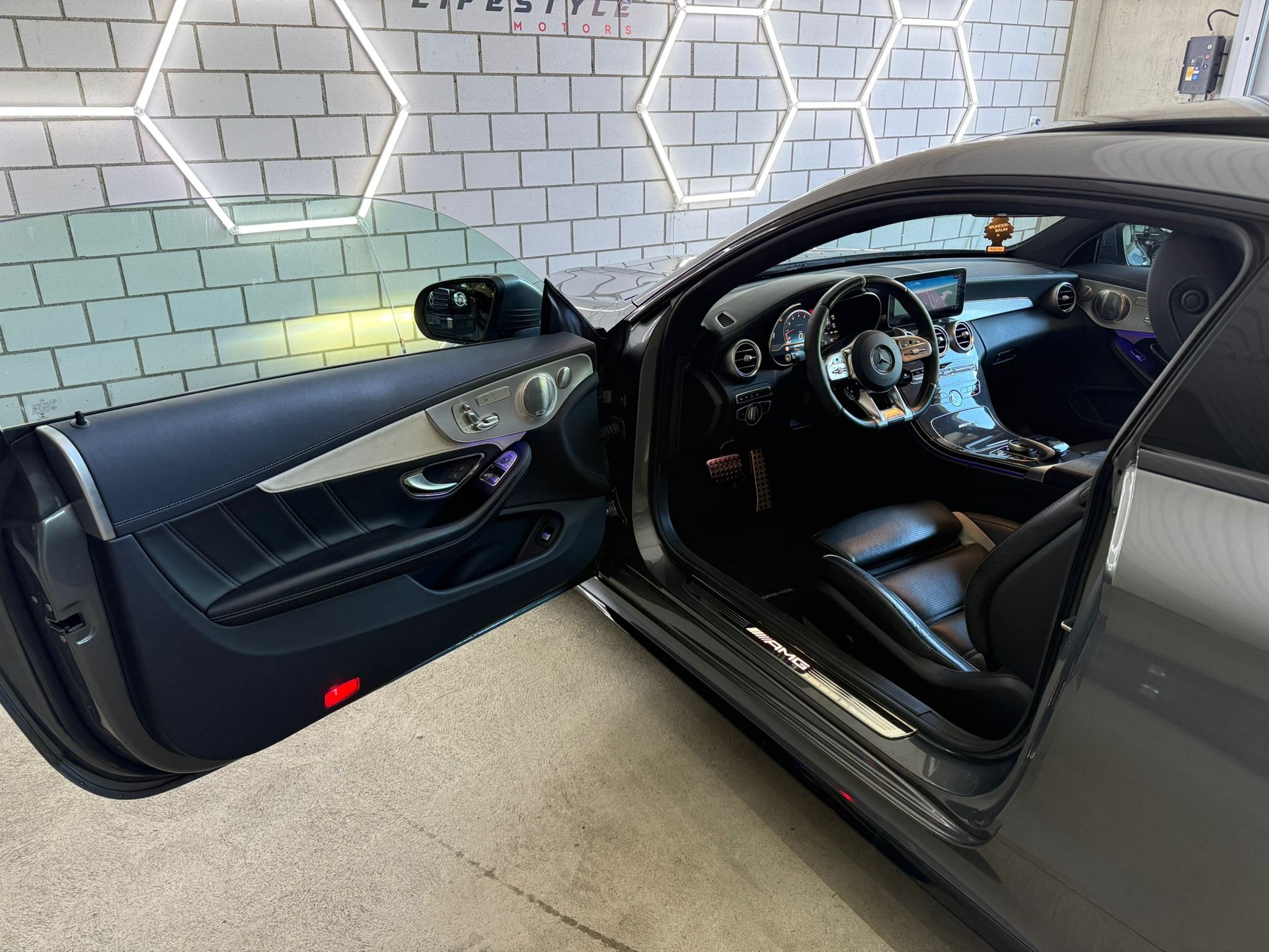 MERCEDES-BENZ C 63 S AMG 9G-tronic-image-4