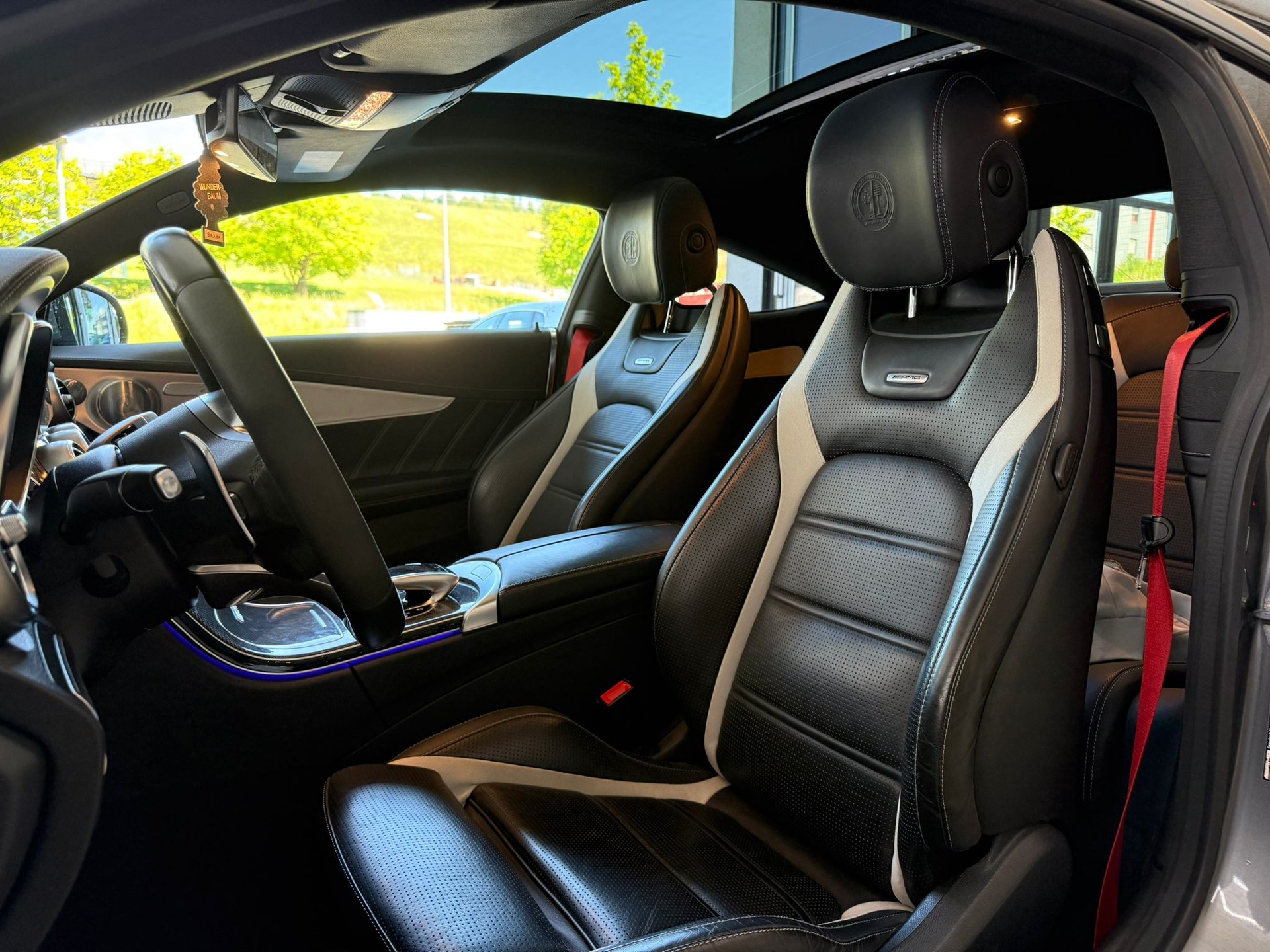MERCEDES-BENZ C 63 S AMG 9G-tronic-image-12