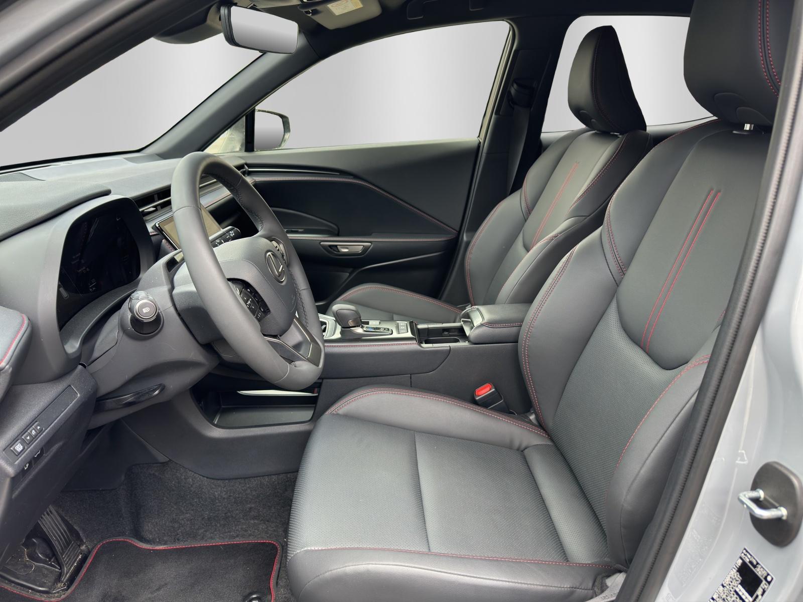 LEXUS LBX 1.5 Hybrid Emotion AWD-image-10