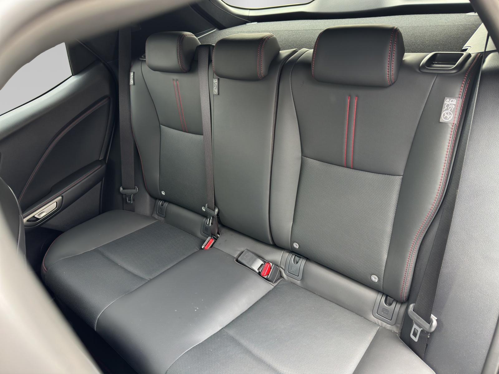LEXUS LBX 1.5 Hybrid Emotion AWD-image-11