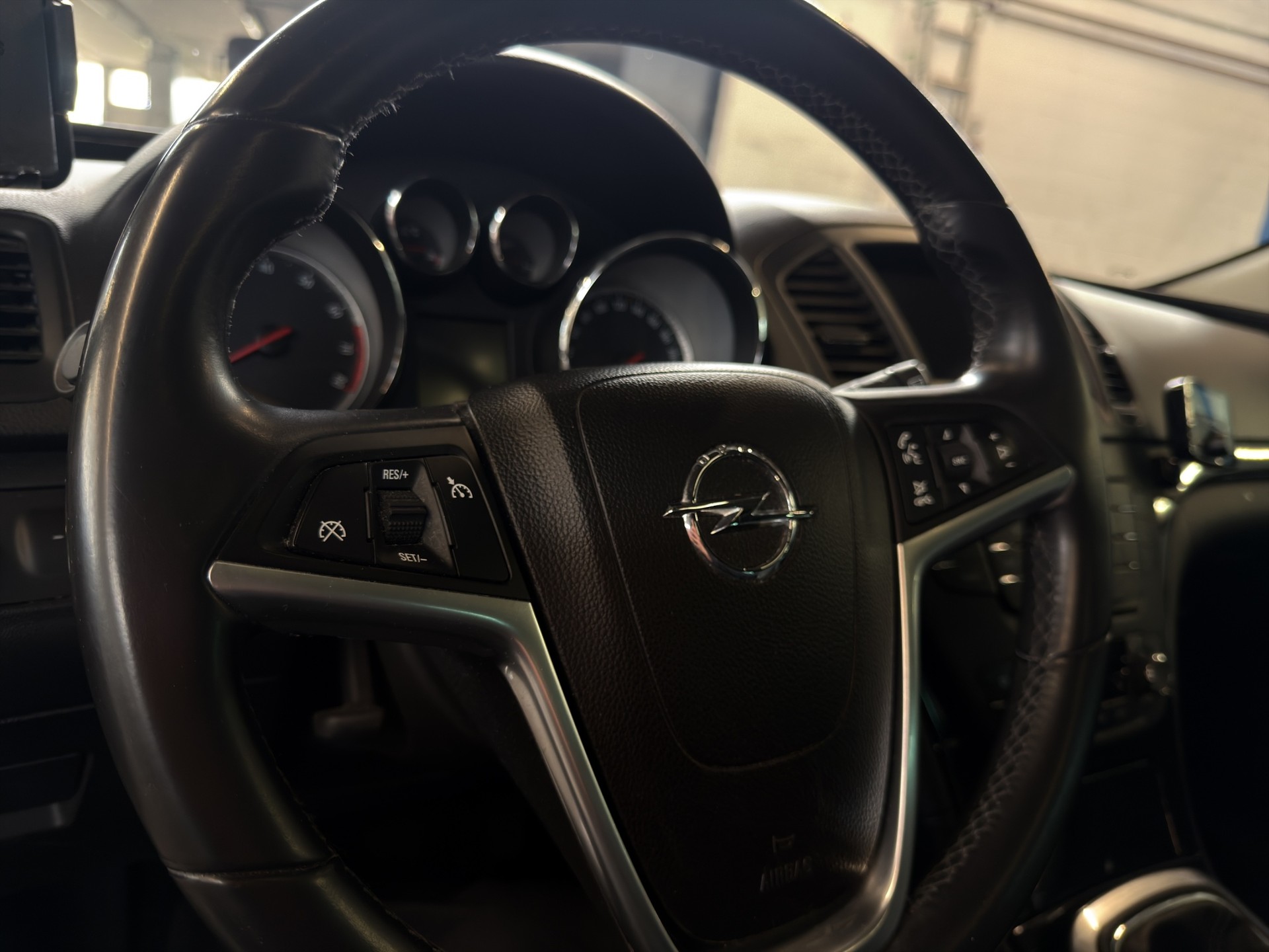 OPEL Insignia 2.0 Turbo Edition-image-13