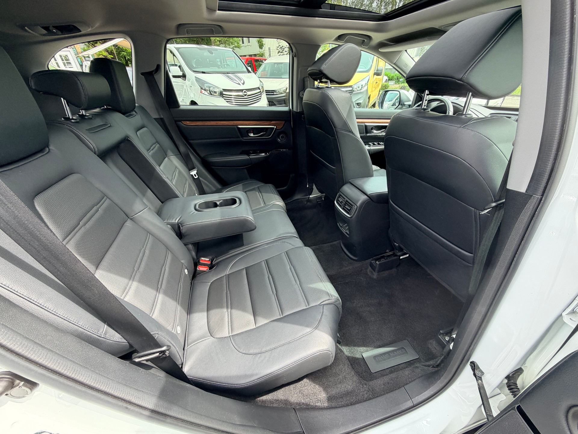 HONDA CR-V 1.5 i-VTEC Executive 4WD Automatic-image-12