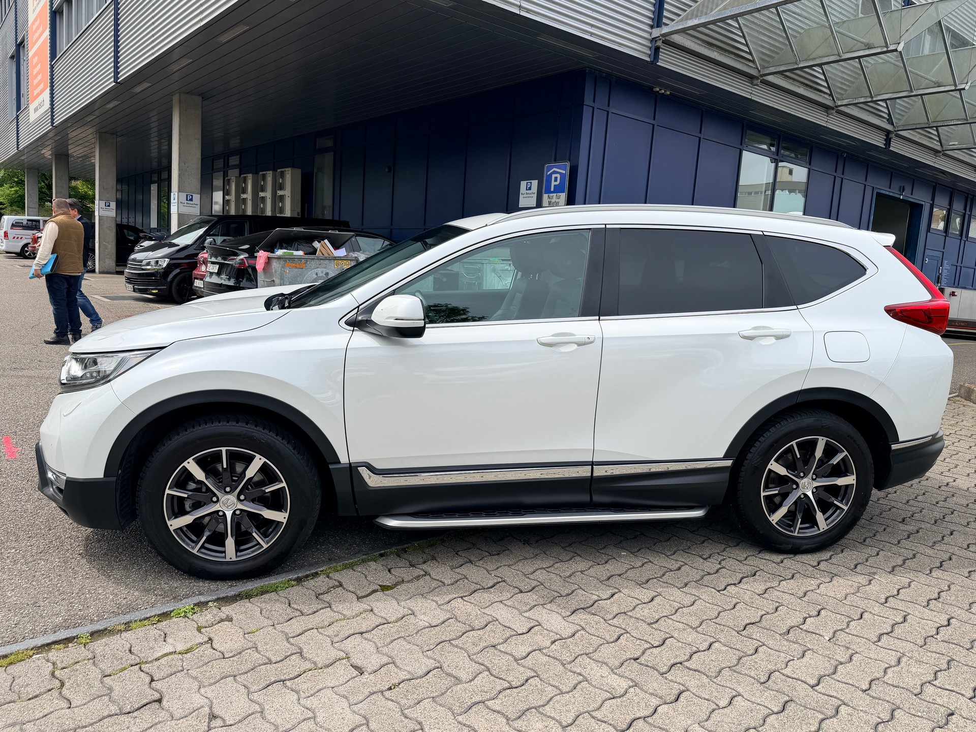 HONDA CR-V 1.5 i-VTEC Executive 4WD Automatic-image-5