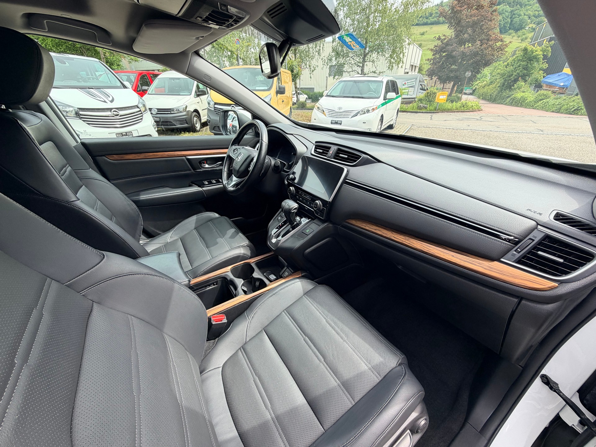 HONDA CR-V 1.5 i-VTEC Executive 4WD Automatic-image-9