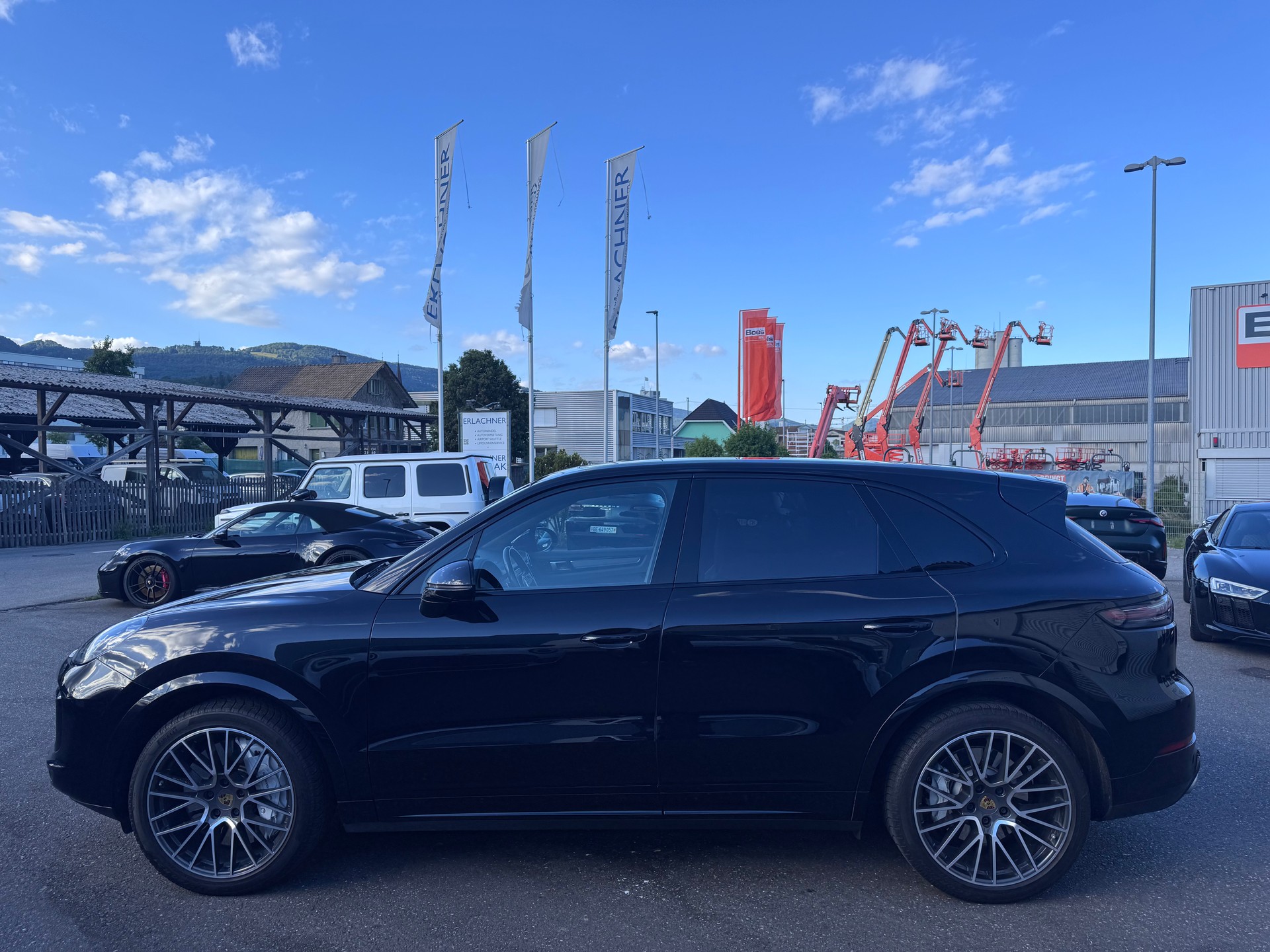 PORSCHE Cayenne Turbo-showroom-element-1