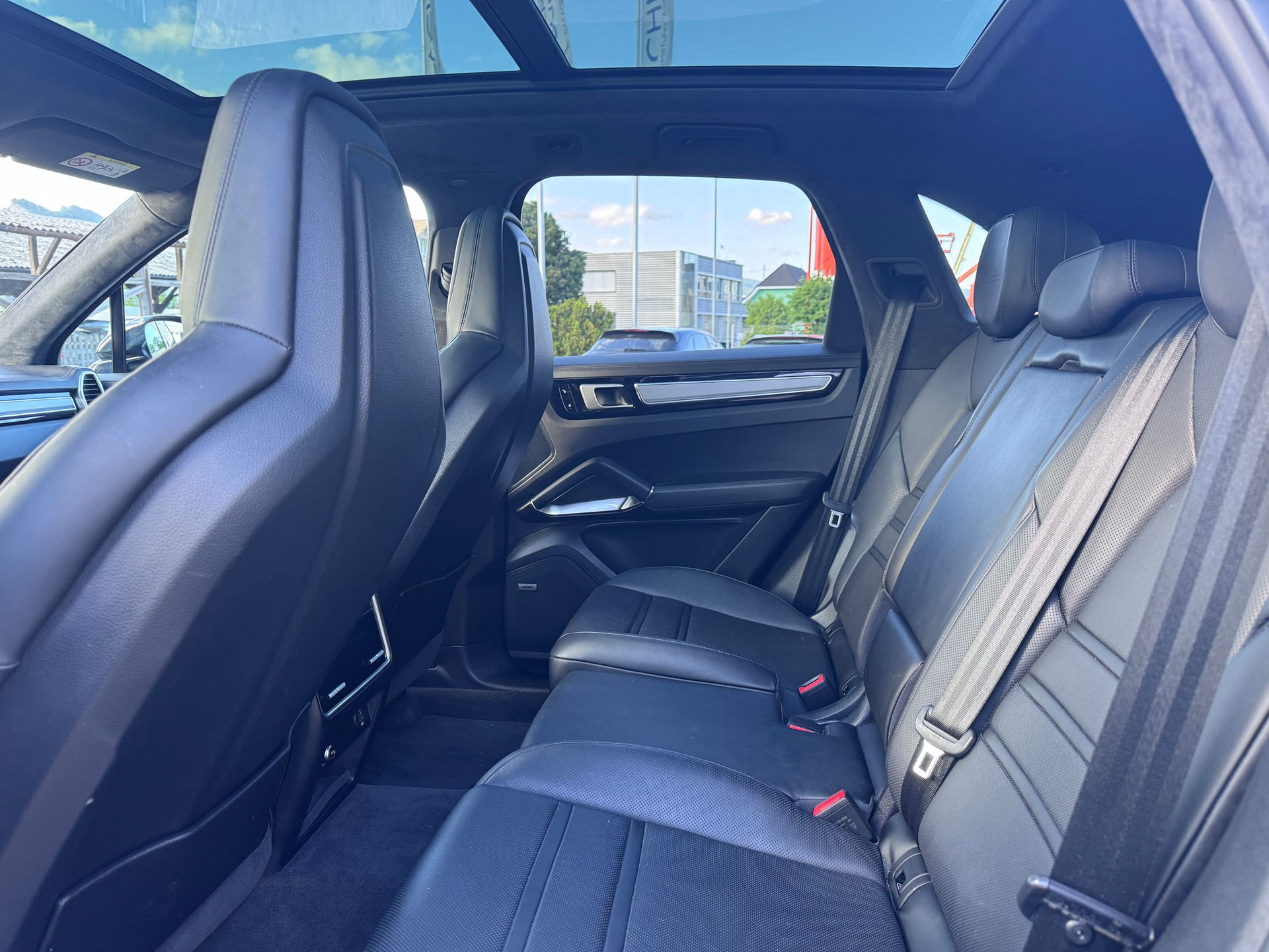 PORSCHE Cayenne Turbo-image-7