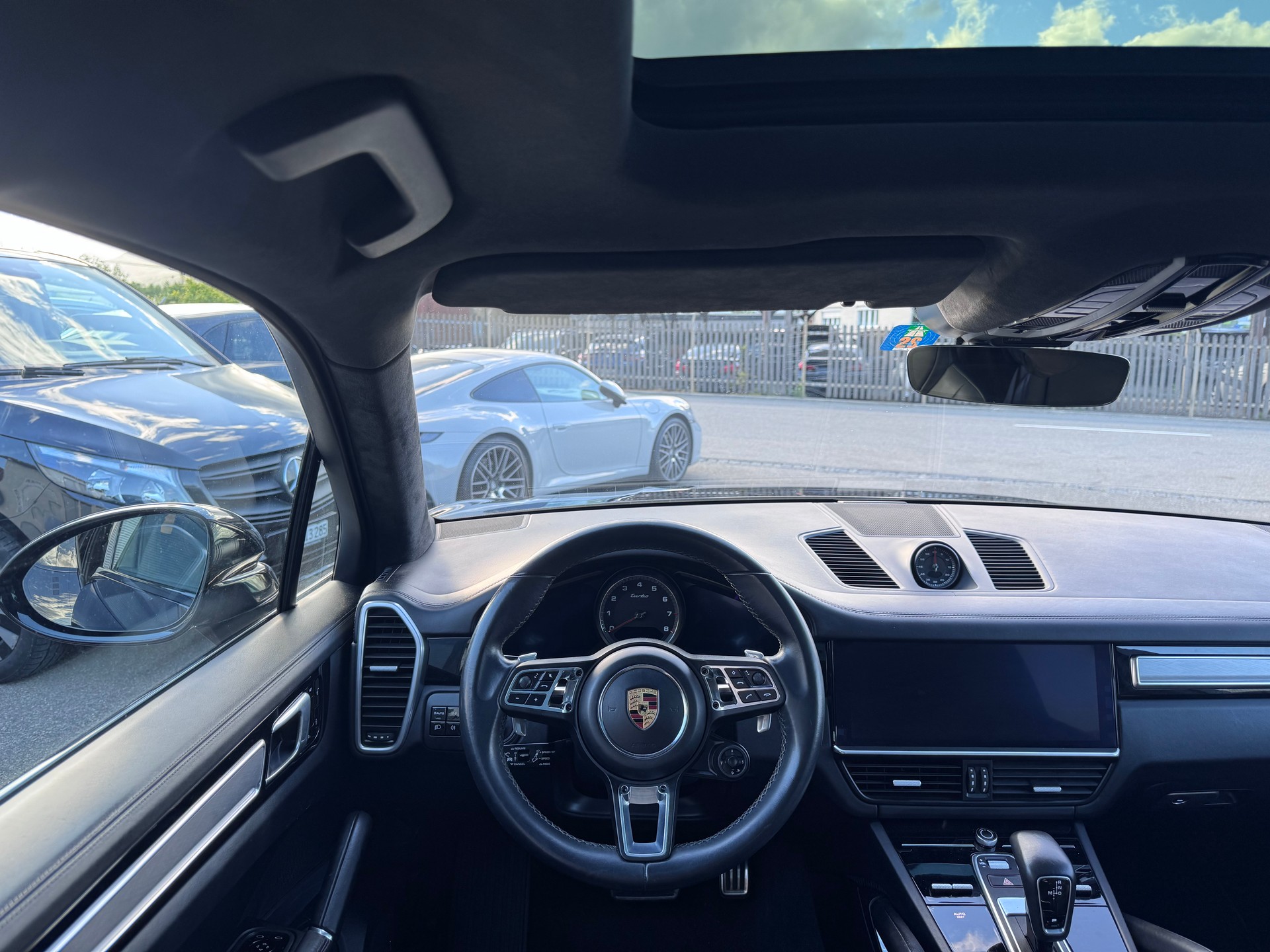 PORSCHE Cayenne Turbo-image-11