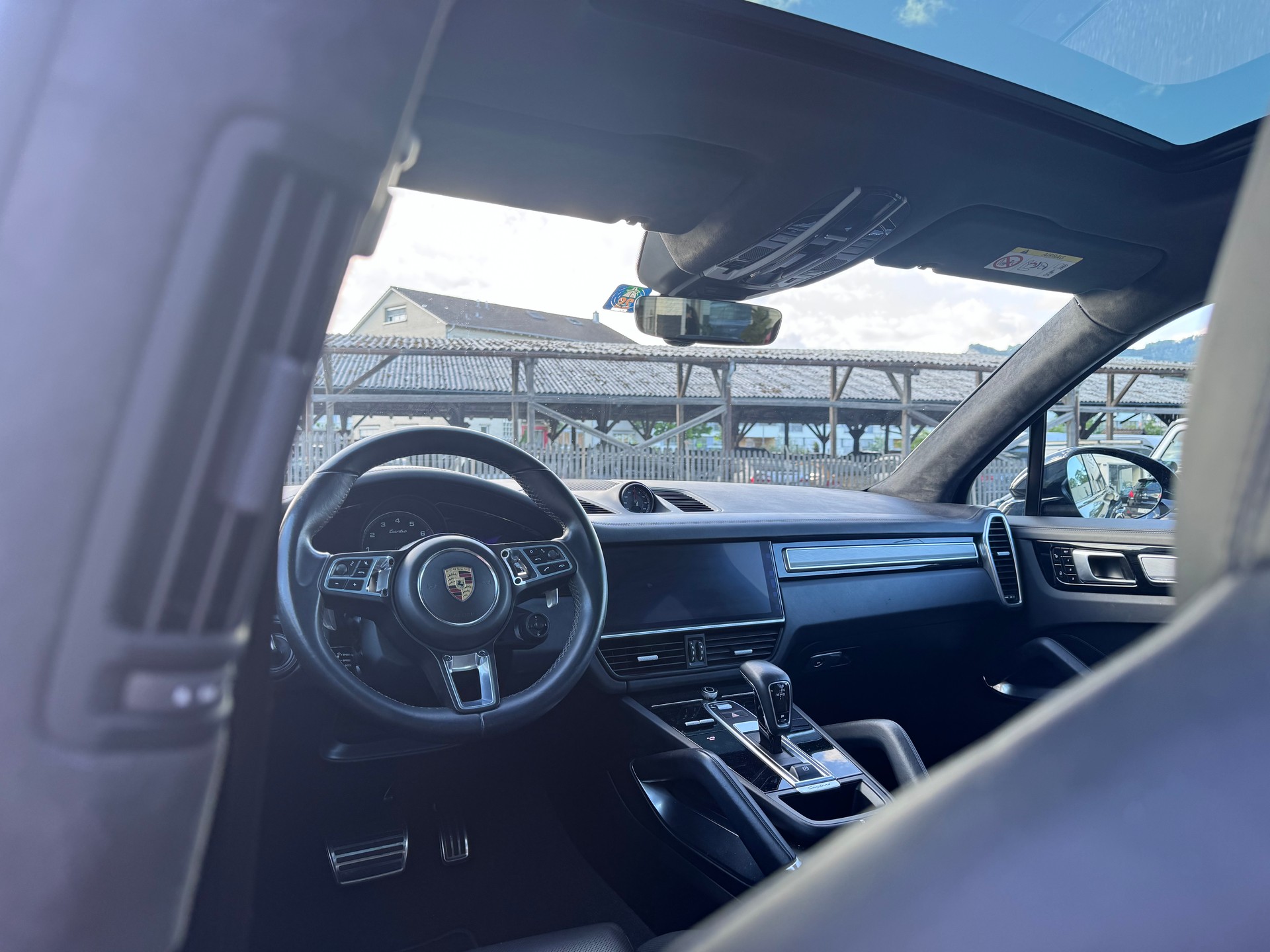 PORSCHE Cayenne Turbo-image-12