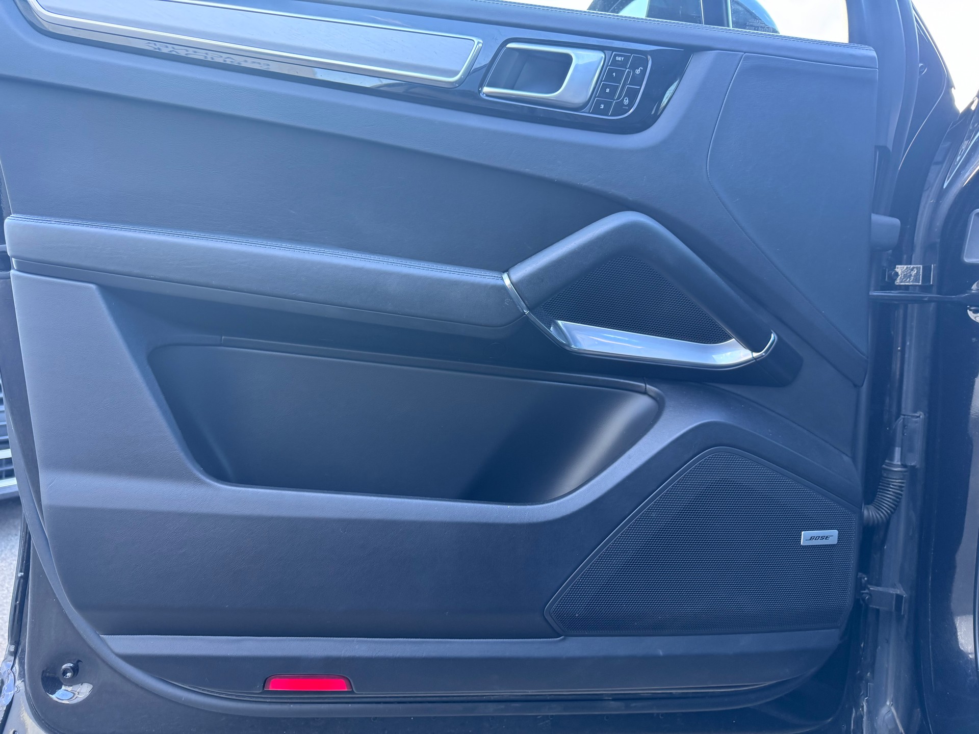 PORSCHE Cayenne Turbo-image-15