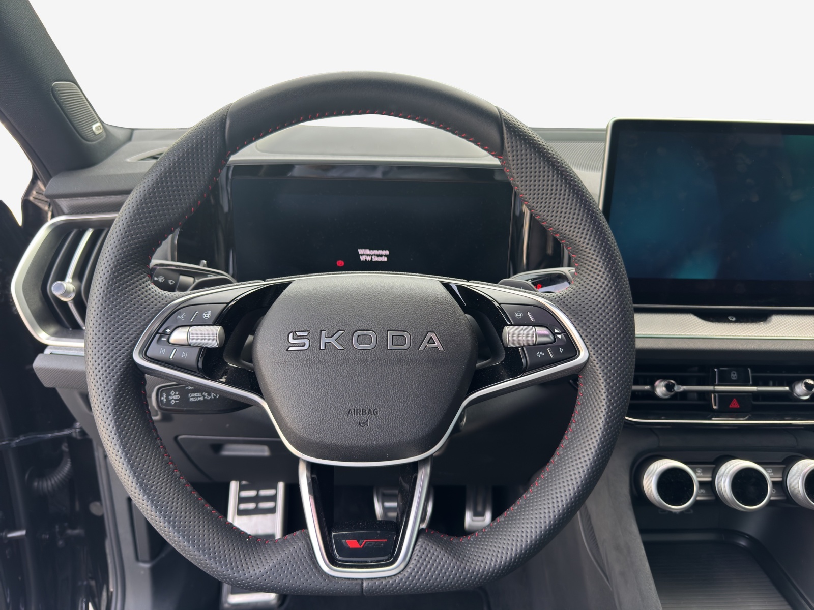 SKODA Kodiaq 2.0 TSI RS 4x4-image-9