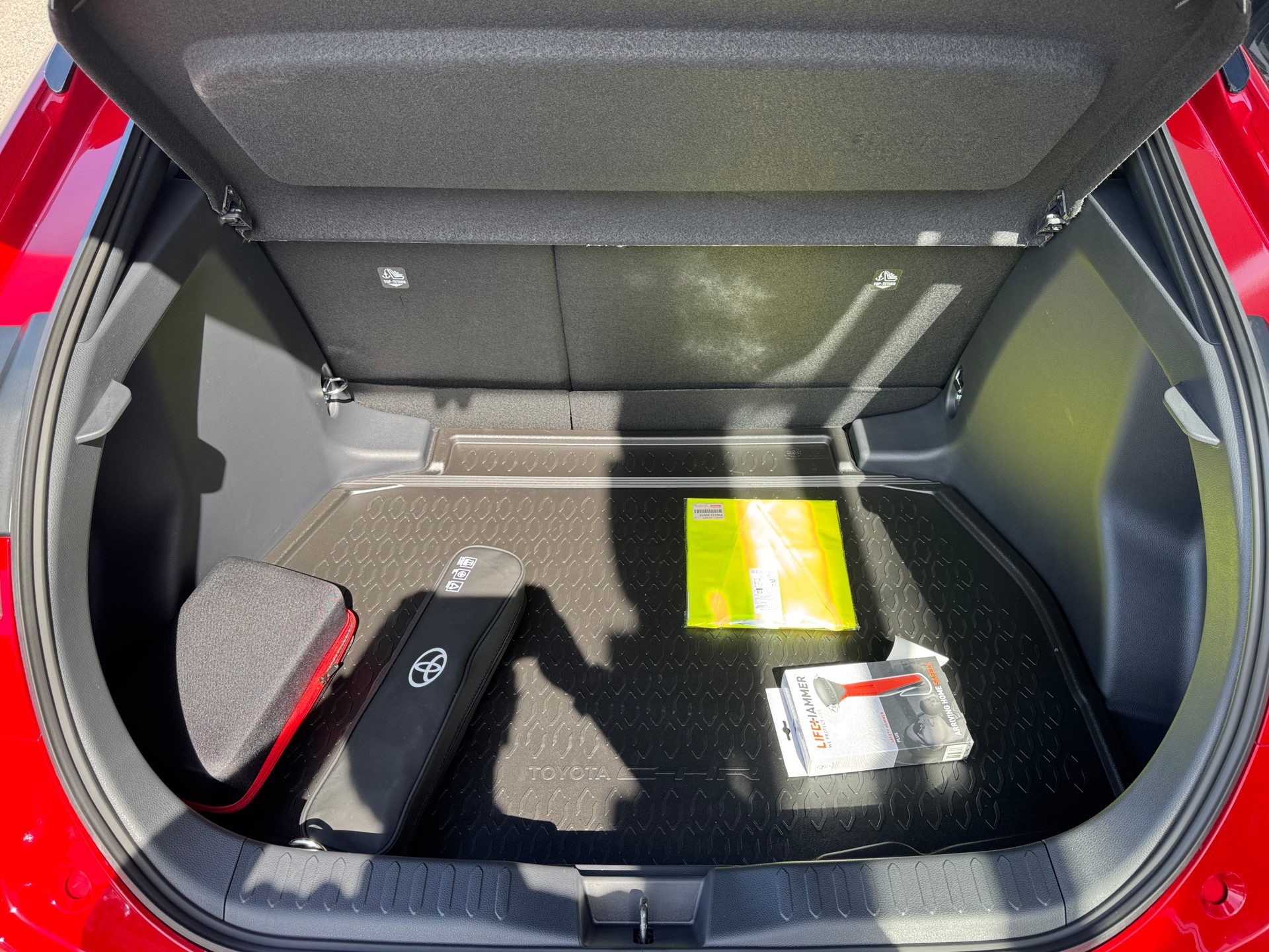 TOYOTA C-HR 1.8 HSD CVT Swiss Edition-image-8