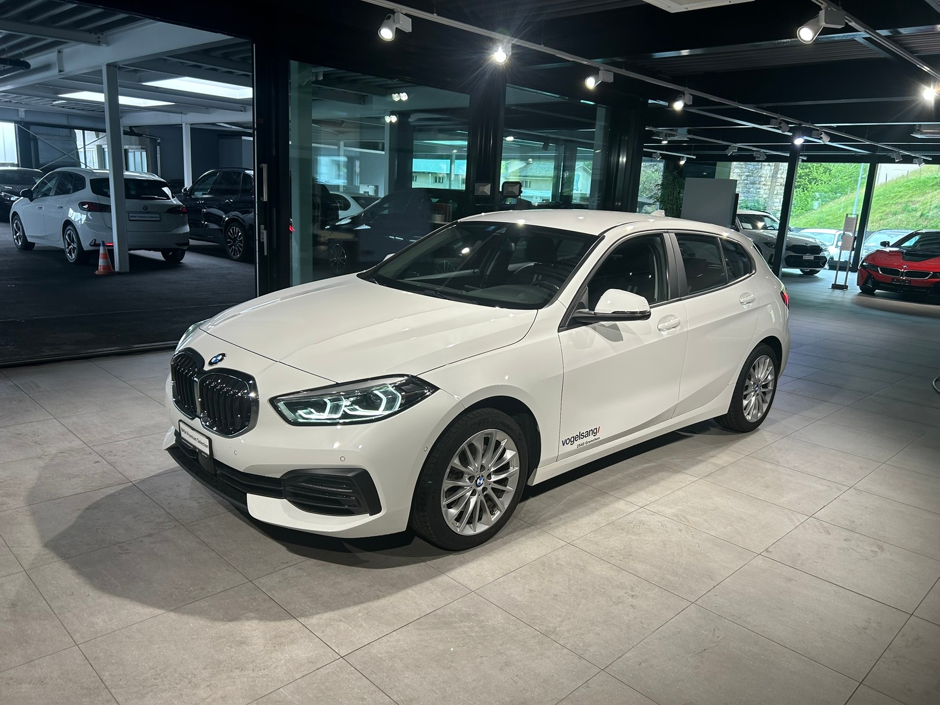 BMW 118i Essential Edition Steptronic-image-7