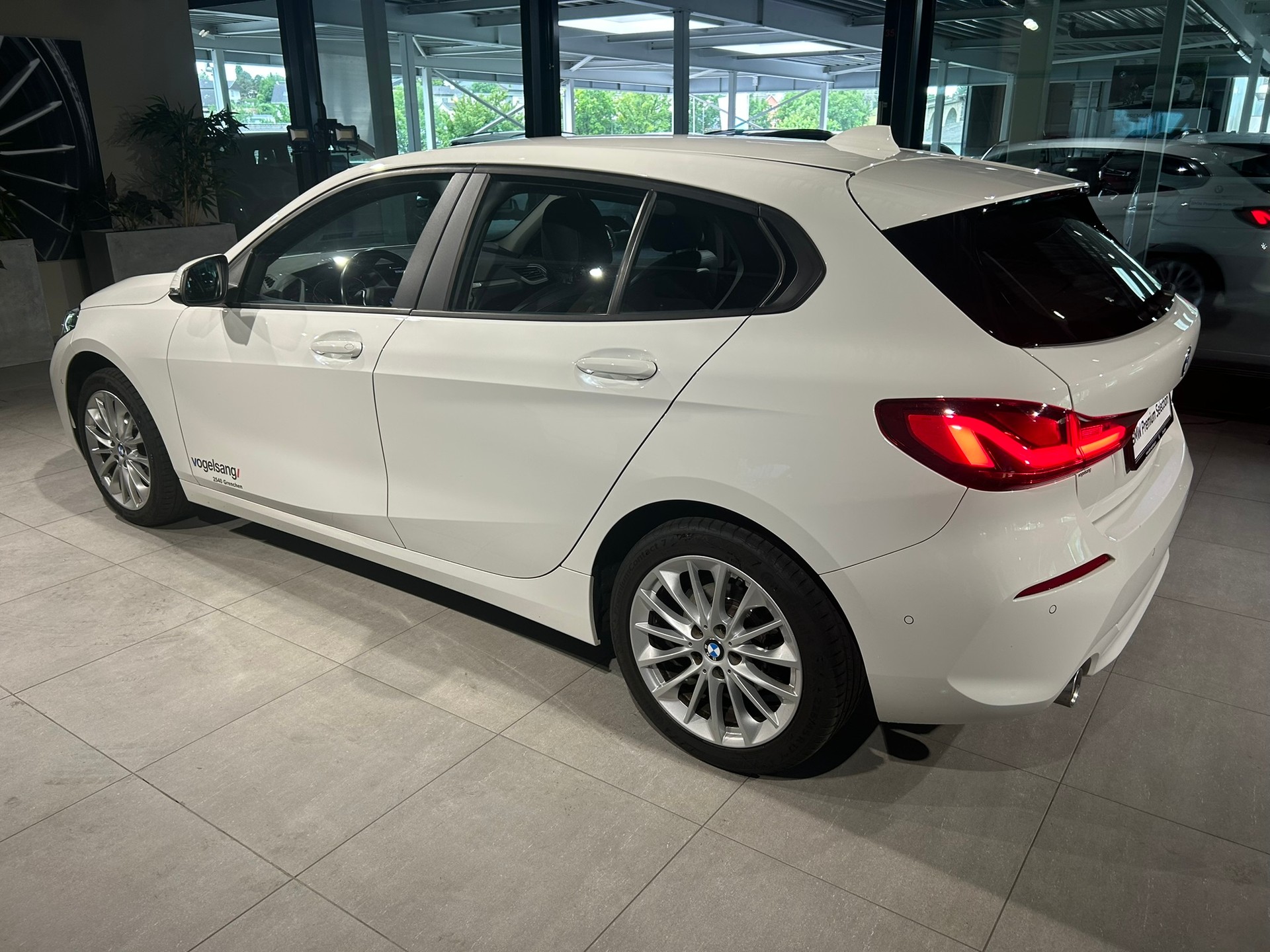 BMW 118i Essential Edition Steptronic-image-9