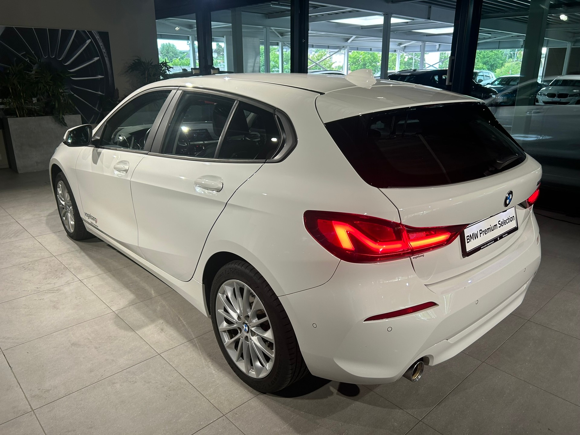 BMW 118i Essential Edition Steptronic-image-10