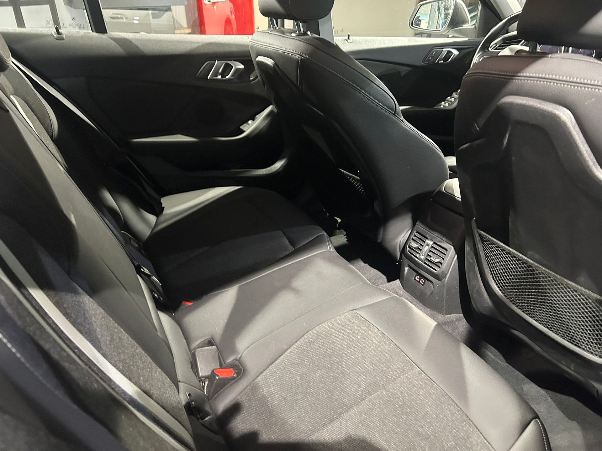 BMW 118i Essential Edition Steptronic-image-24