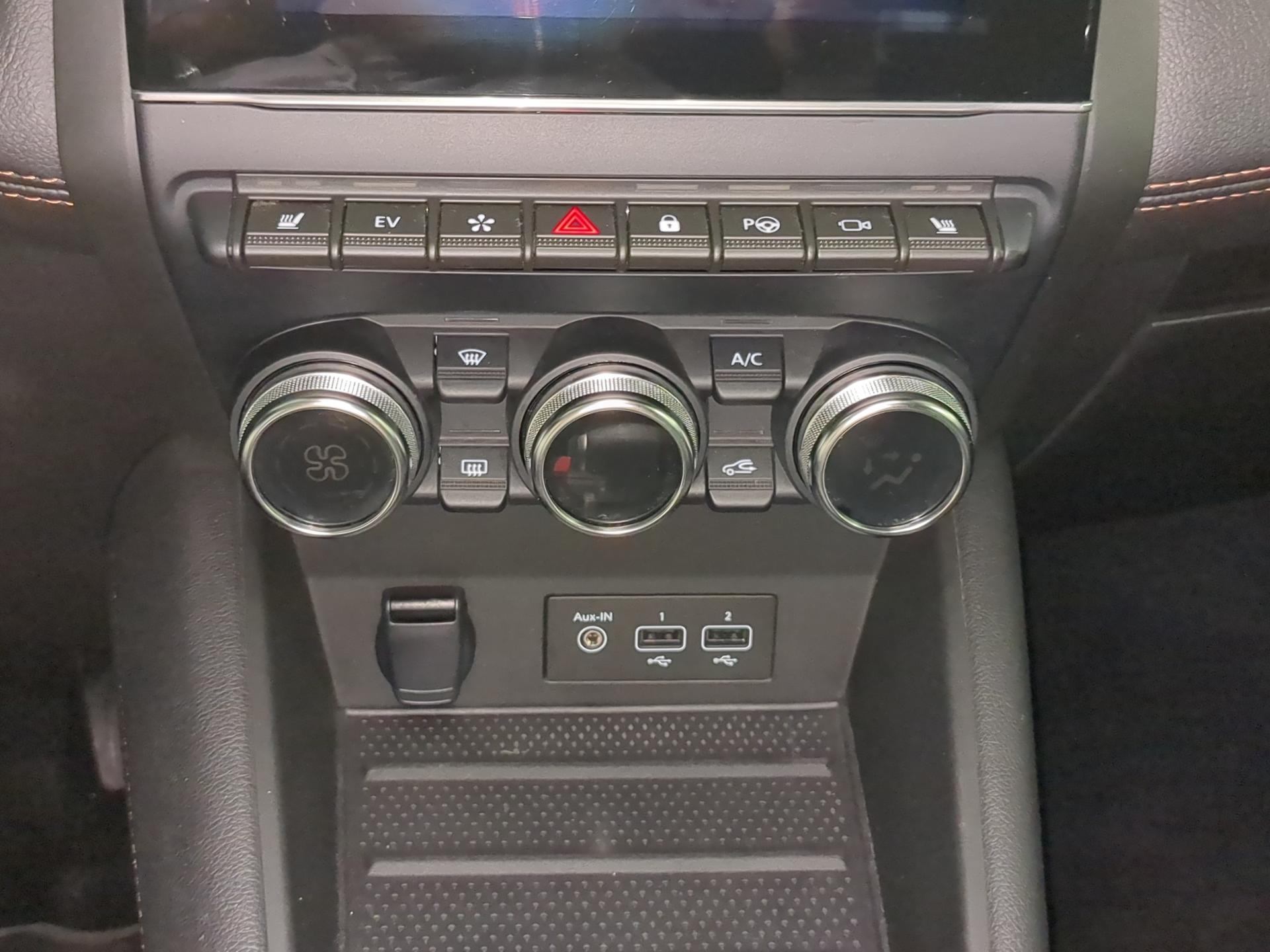 RENAULT Captur 1.6 E-Tech 145 E-Tech Iconic DHT-image-19