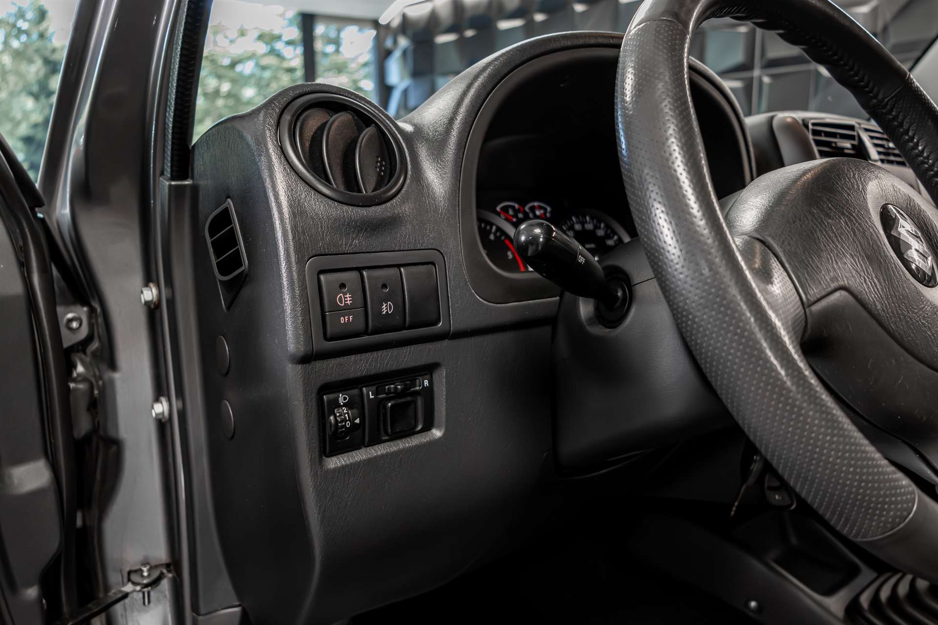 SUZUKI Jimny 1.5 TDI GL Top 25th Anniversary Ed.-image-6