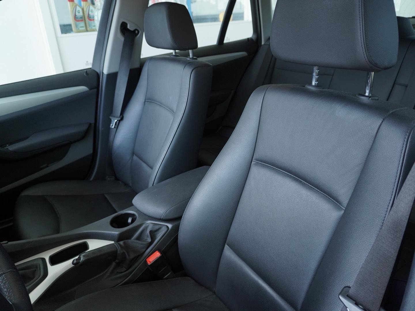 BMW X1 xDrive 25i Steptronic-showroom-element-3