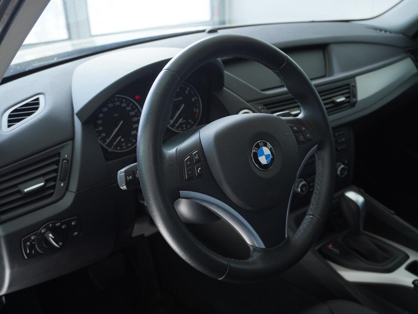 BMW X1 xDrive 25i Steptronic-showroom-element-2