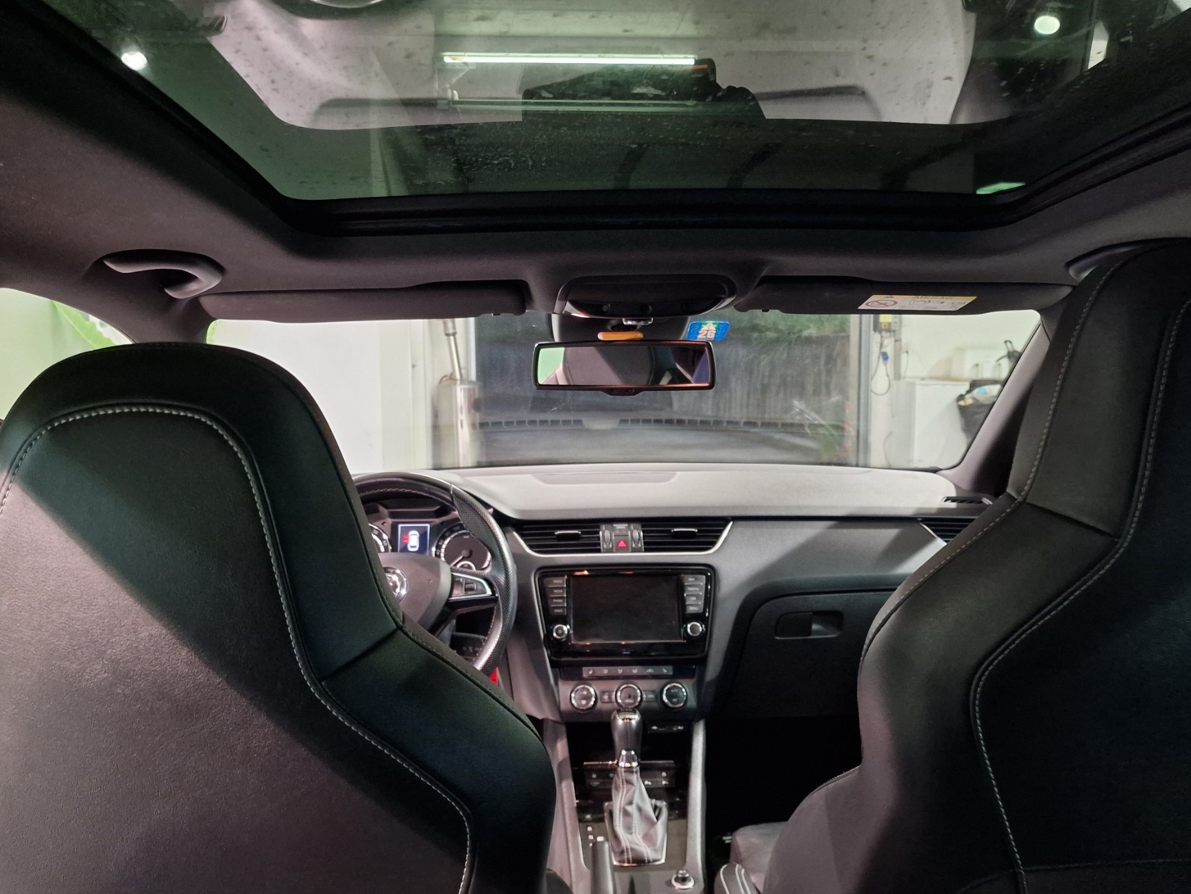 SKODA Octavia Combi 2.0 TSI RS 230 DSG-image-11