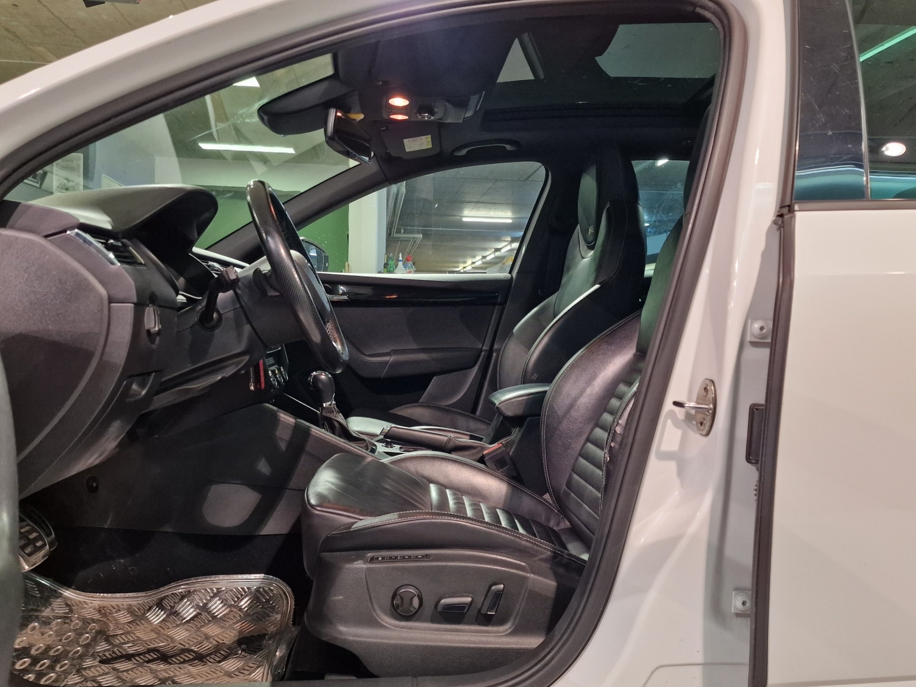SKODA Octavia Combi 2.0 TSI RS 230 DSG-image-8