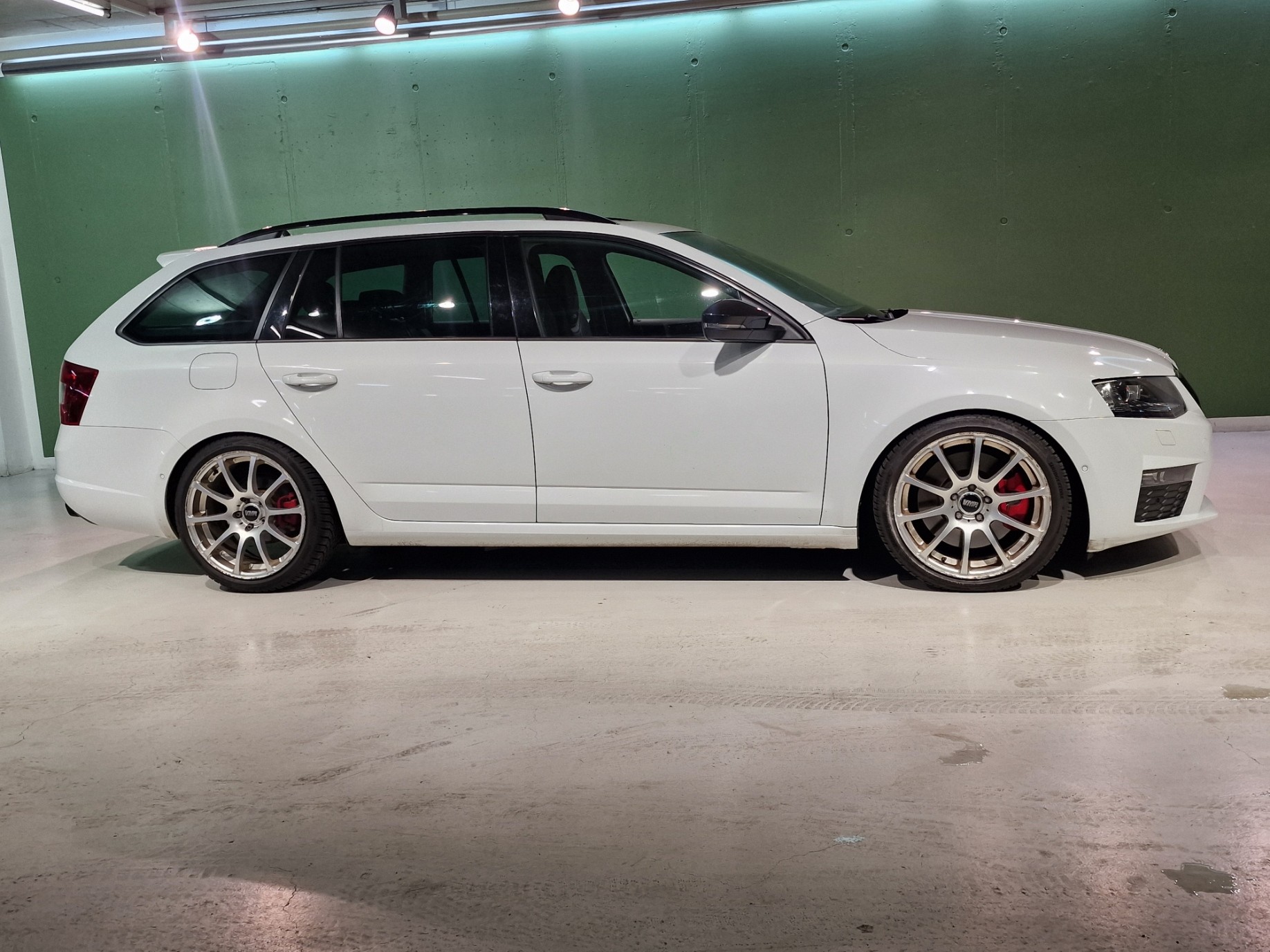 SKODA Octavia Combi 2.0 TSI RS 230 DSG-image-4
