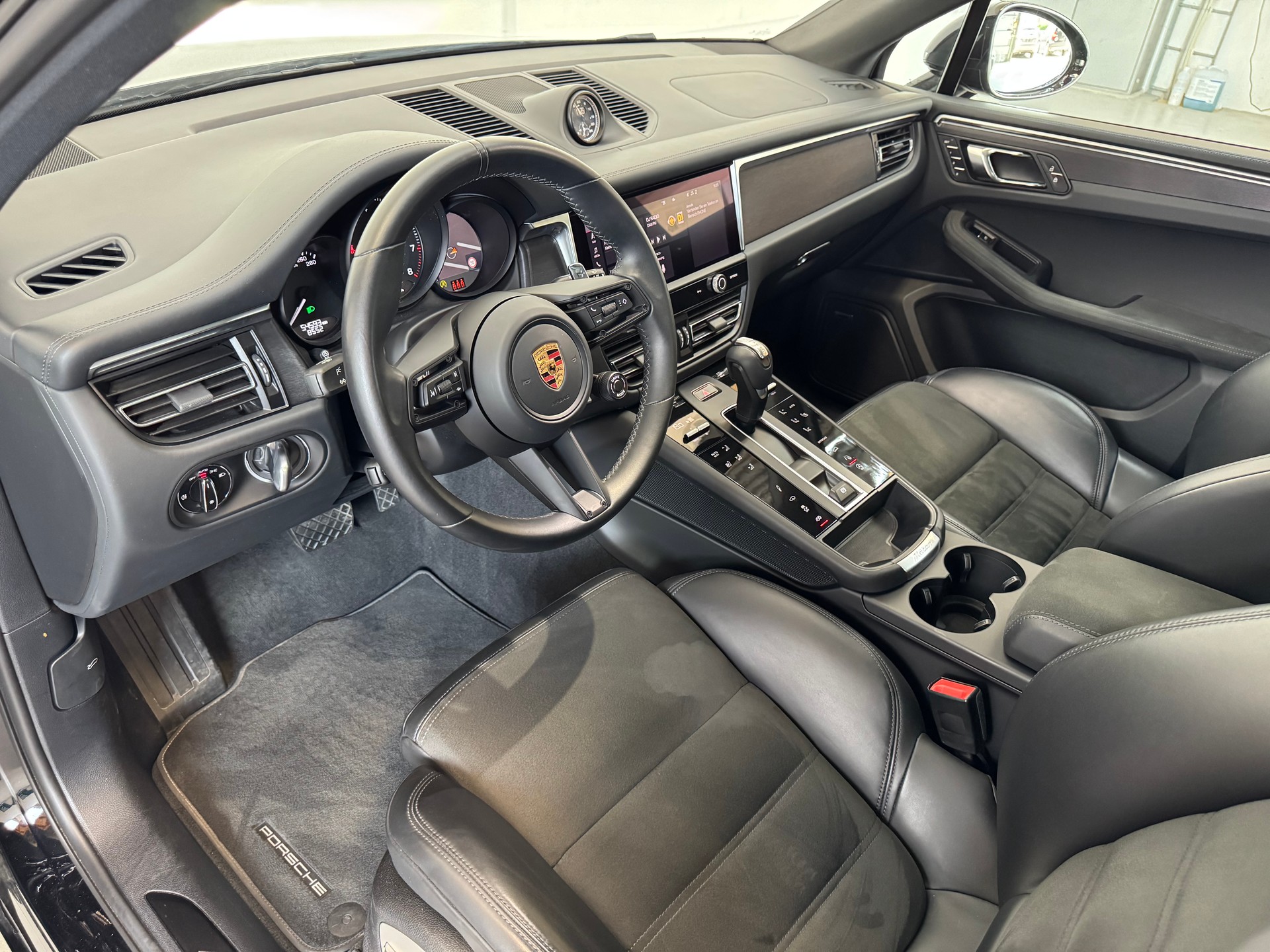 PORSCHE Macan GTS PDK | Facelift | Porsche Approved-image-12