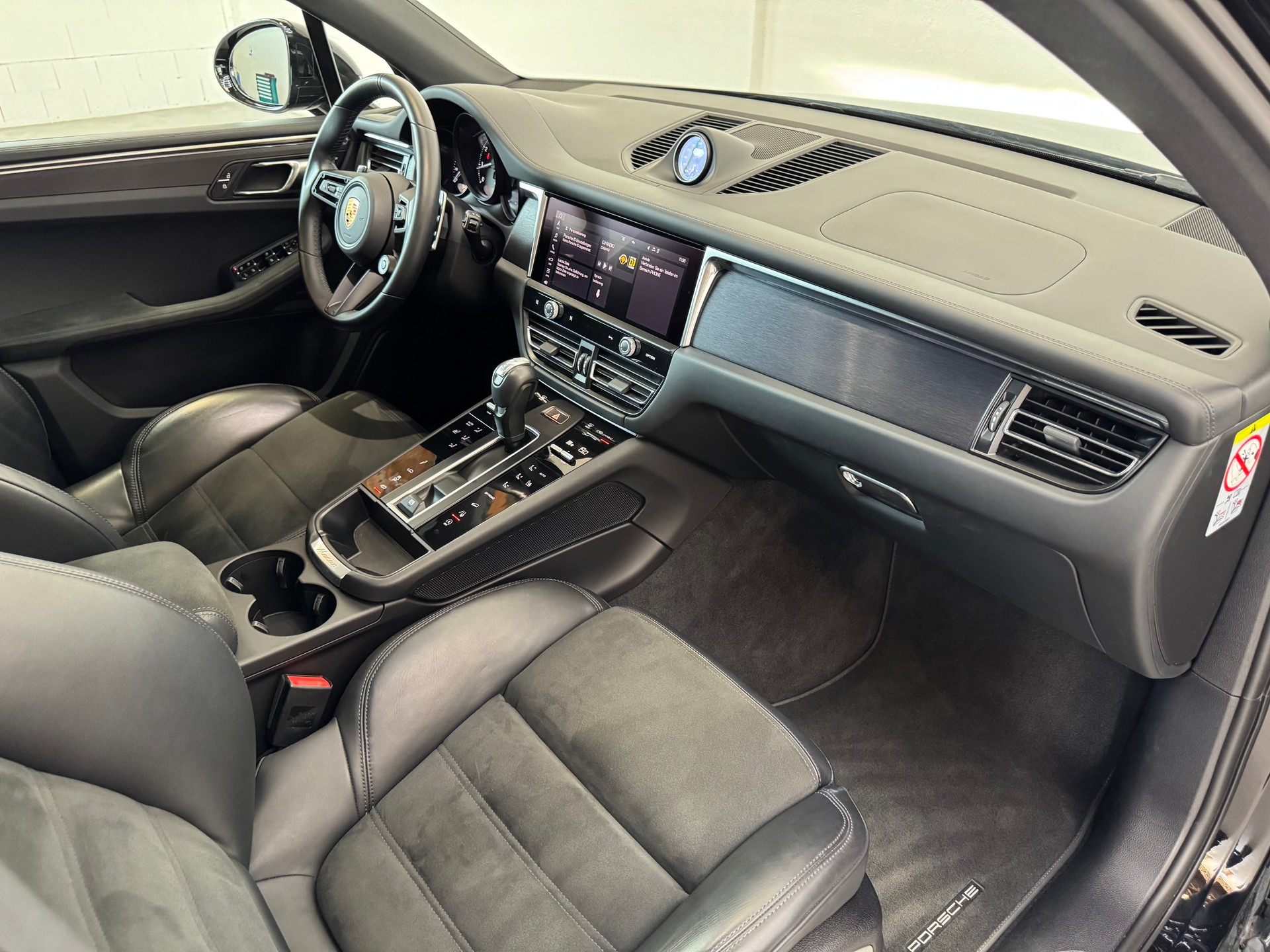 PORSCHE Macan GTS PDK | Facelift | Porsche Approved-image-13
