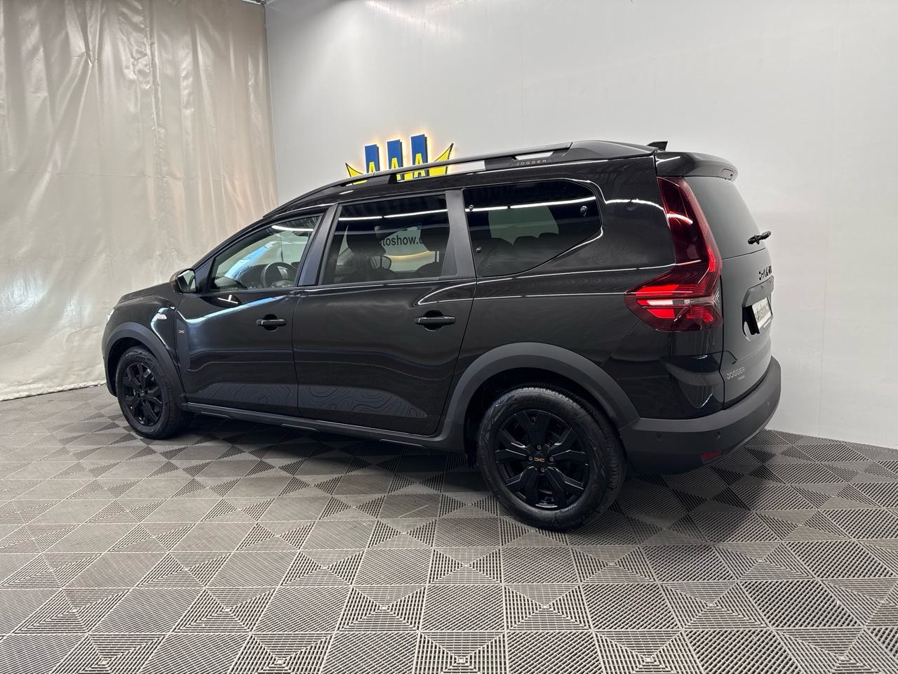 DACIA Jogger HEV 140 Extreme+-showroom-element-1
