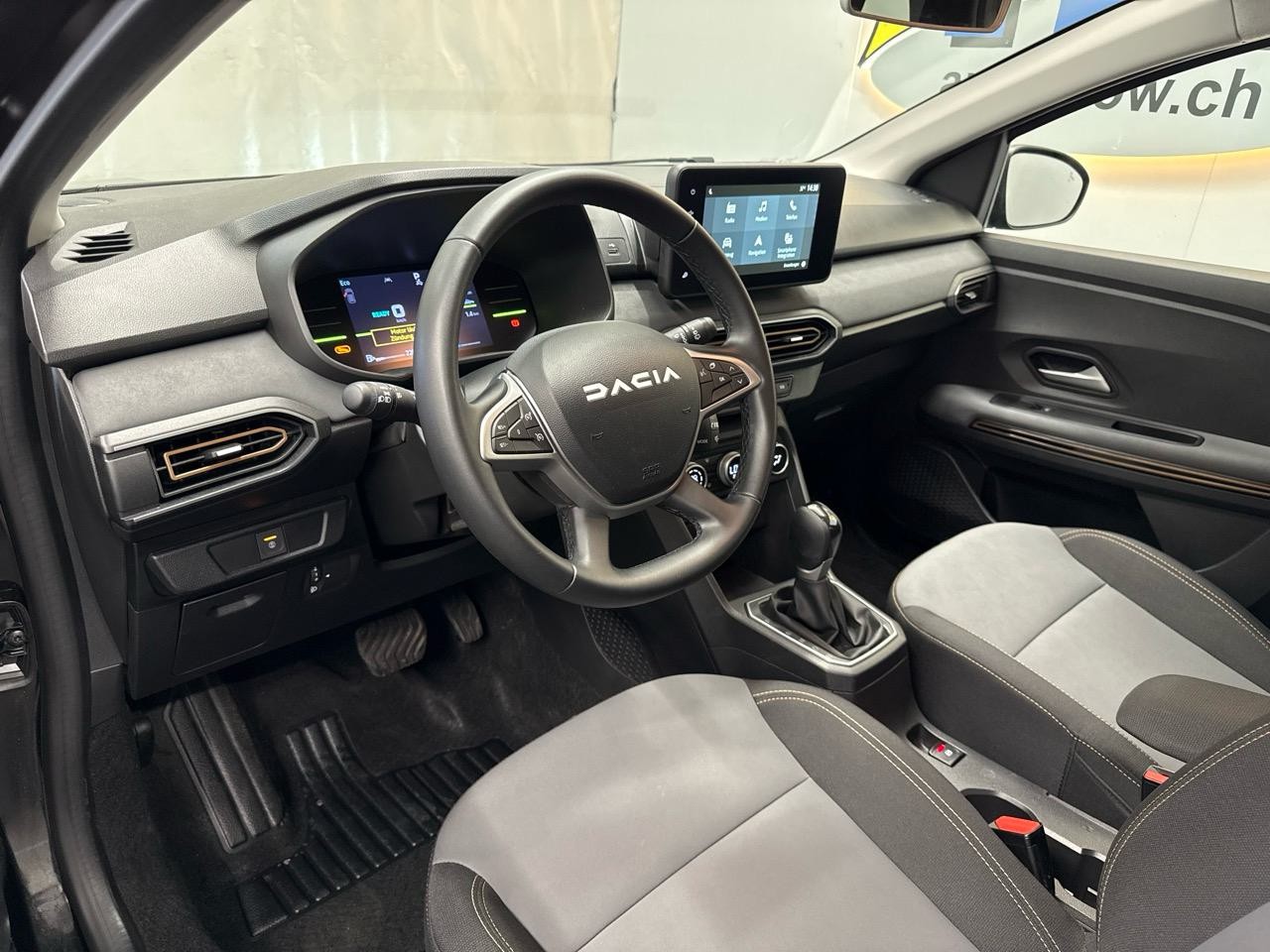 DACIA Jogger HEV 140 Extreme+-showroom-element-2