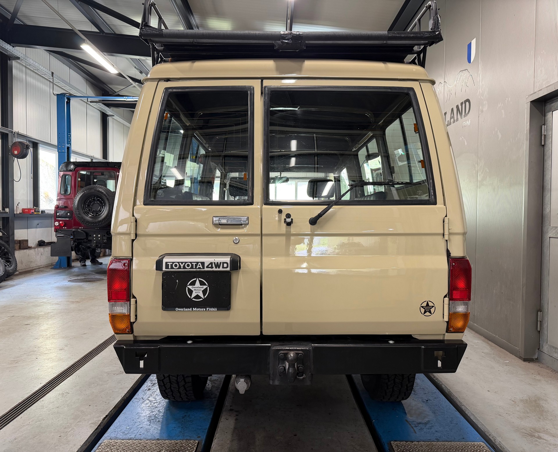 TOYOTA Land Cruiser 400 Hdt Long 4.2D-showroom-element-3