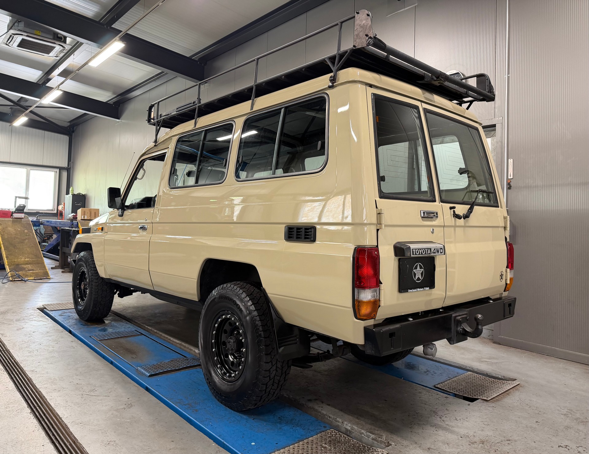 TOYOTA Land Cruiser 400 Hdt Long 4.2D-showroom-element-2