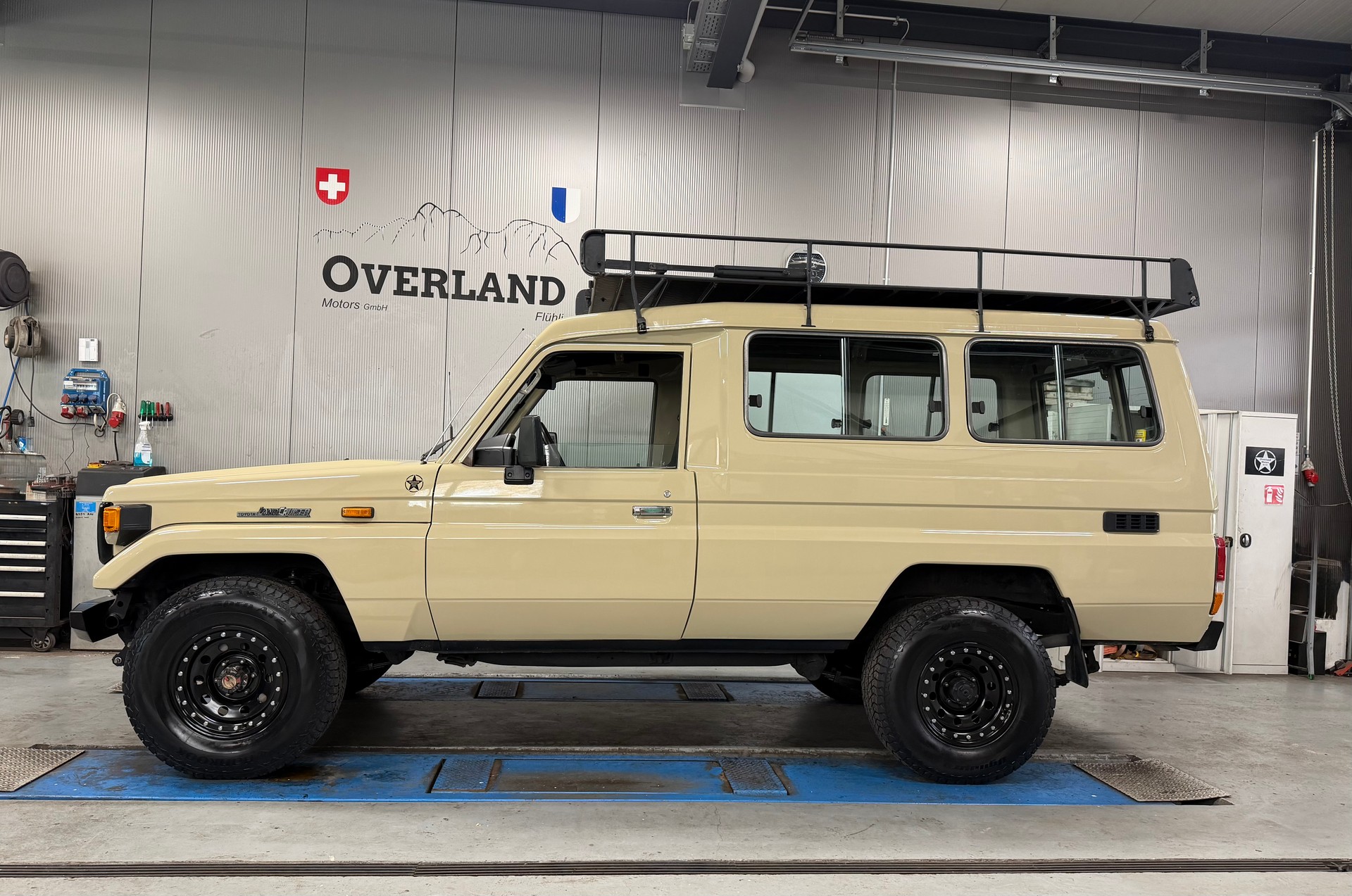 TOYOTA Land Cruiser 400 Hdt Long 4.2D-showroom-element-1