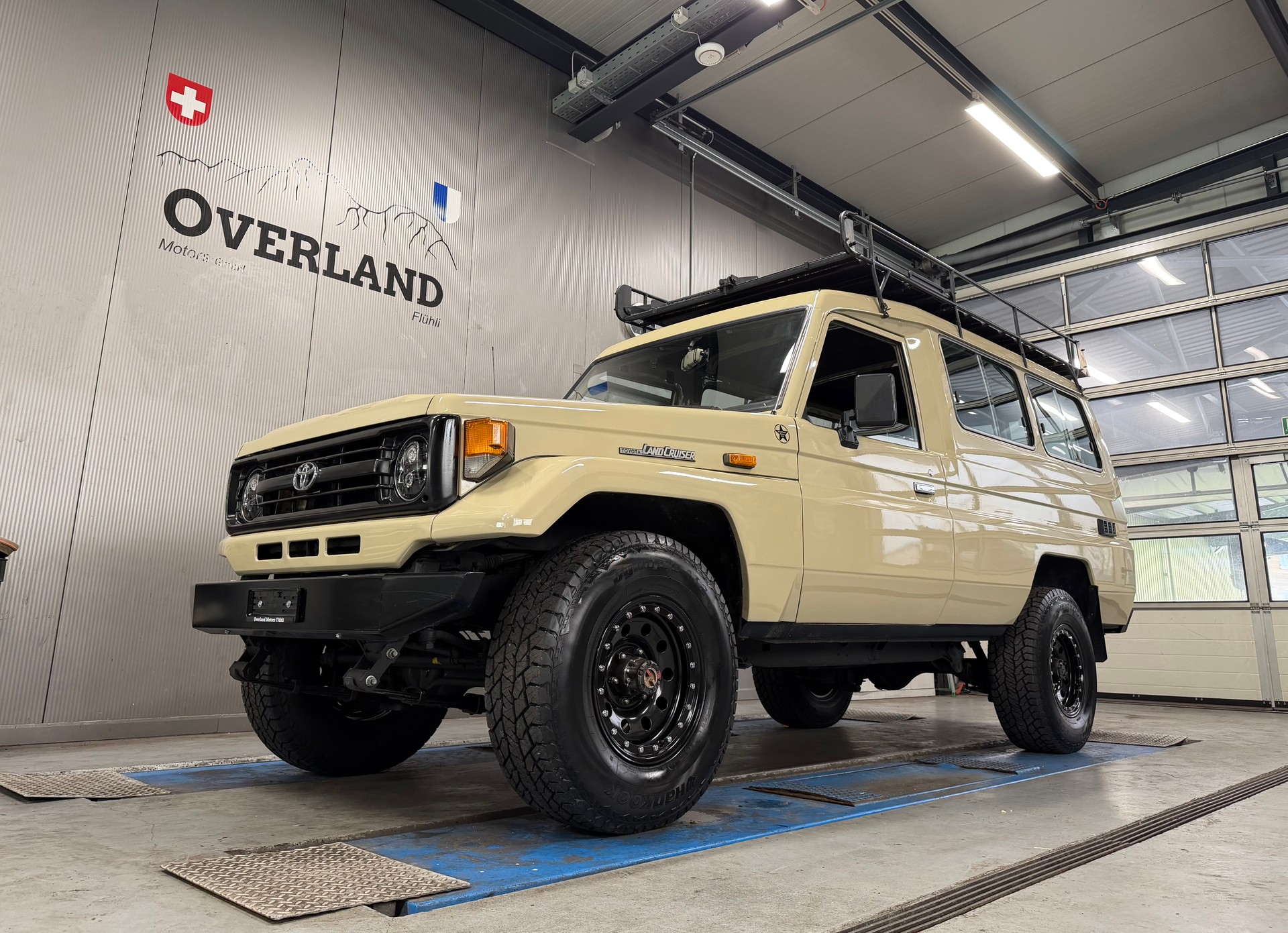 TOYOTA Land Cruiser 400 Hdt Long 4.2D